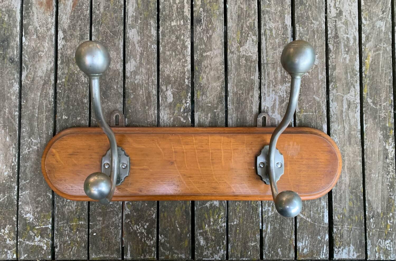 Wall-mounted coat rack