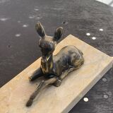 Table lamp, Biche, fawn in gilded brass on a beige marble base, art deco Velvet underside