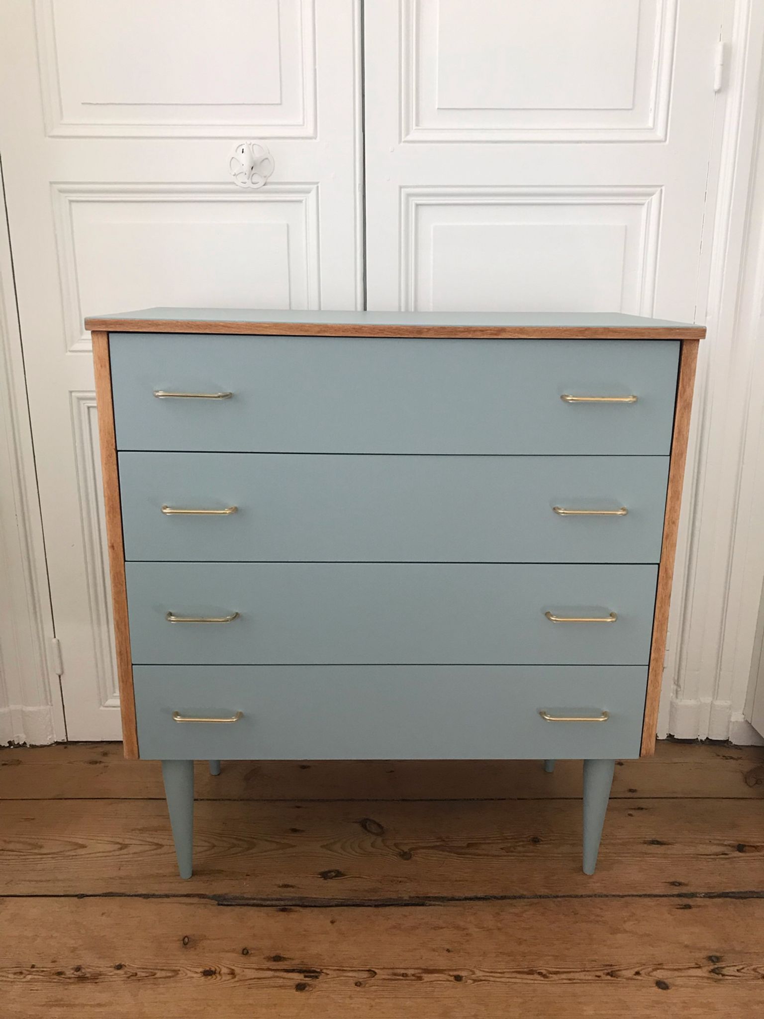 Vintage chest of drawers 4 drawers Almond from Resources