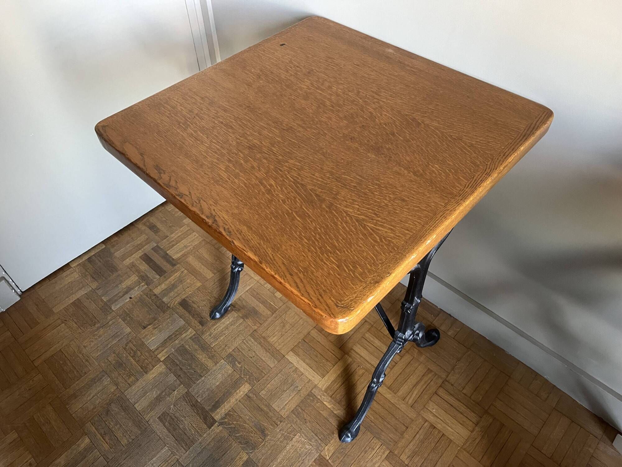 Superb square table made of solid oak from the 1960s, with a cast iron bistro base.