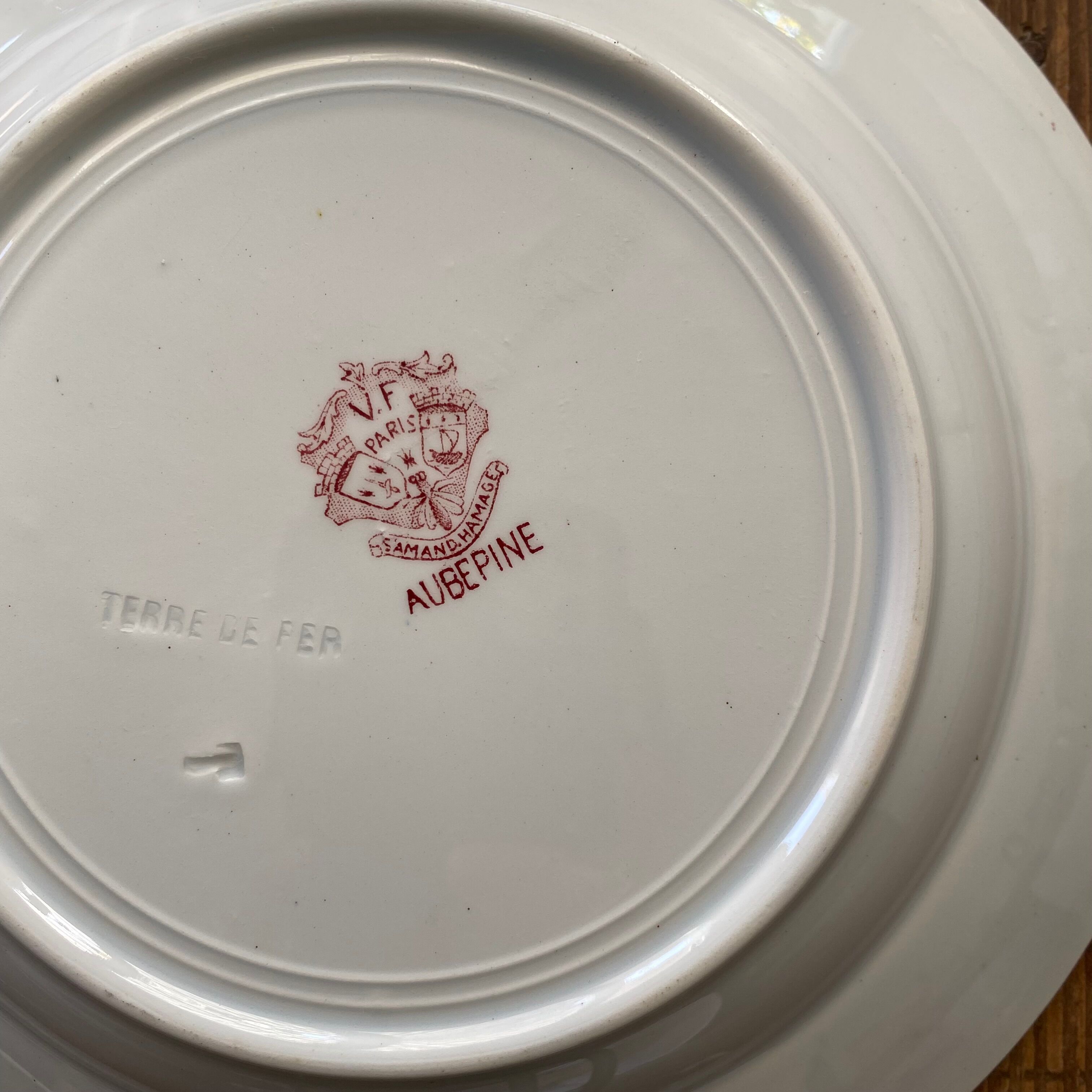 Plate Hawthorn Terre de Fer