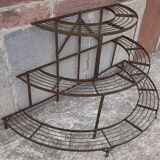 Half-moon plant holder