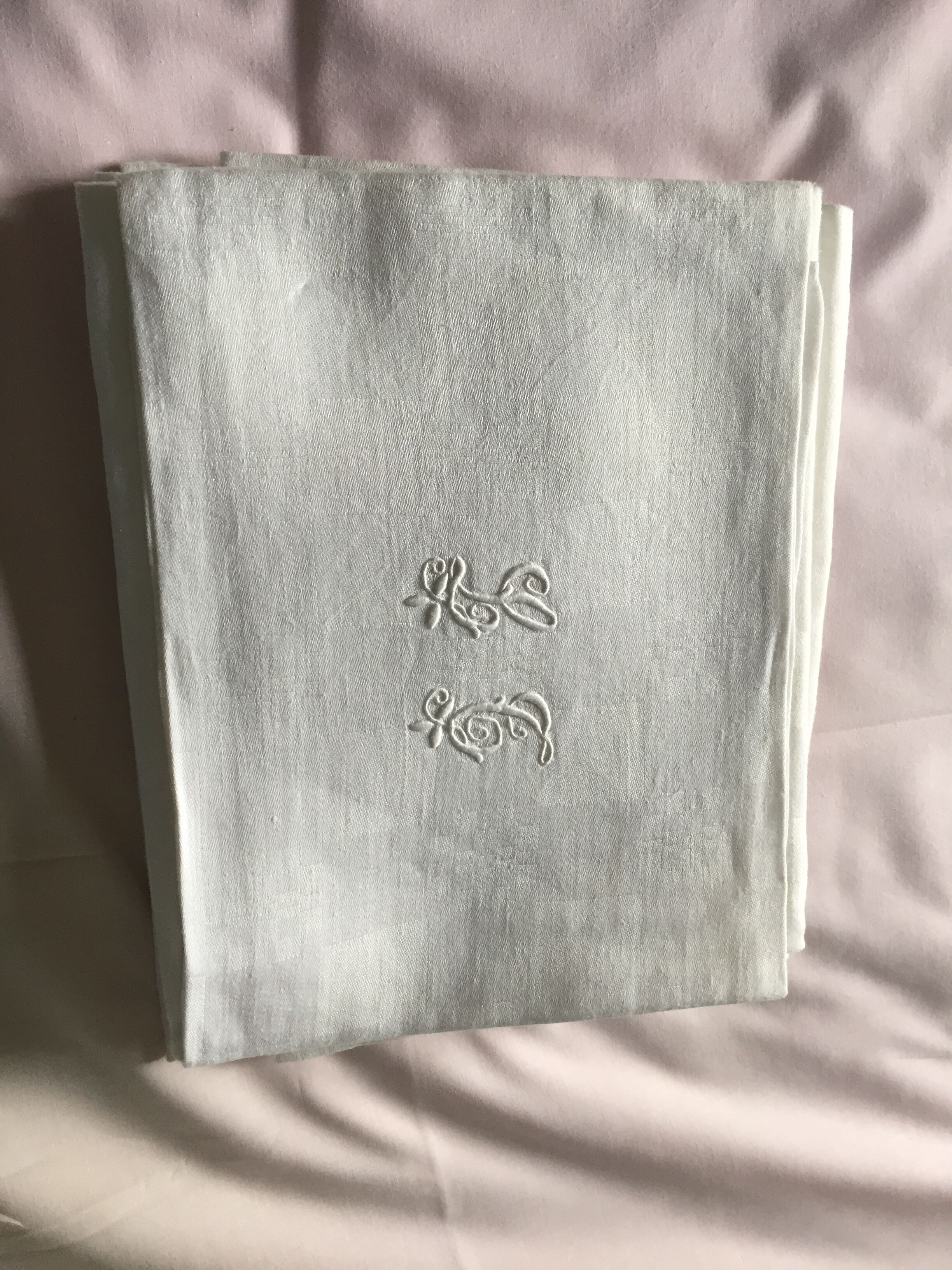 Embroidered damask napkins lot