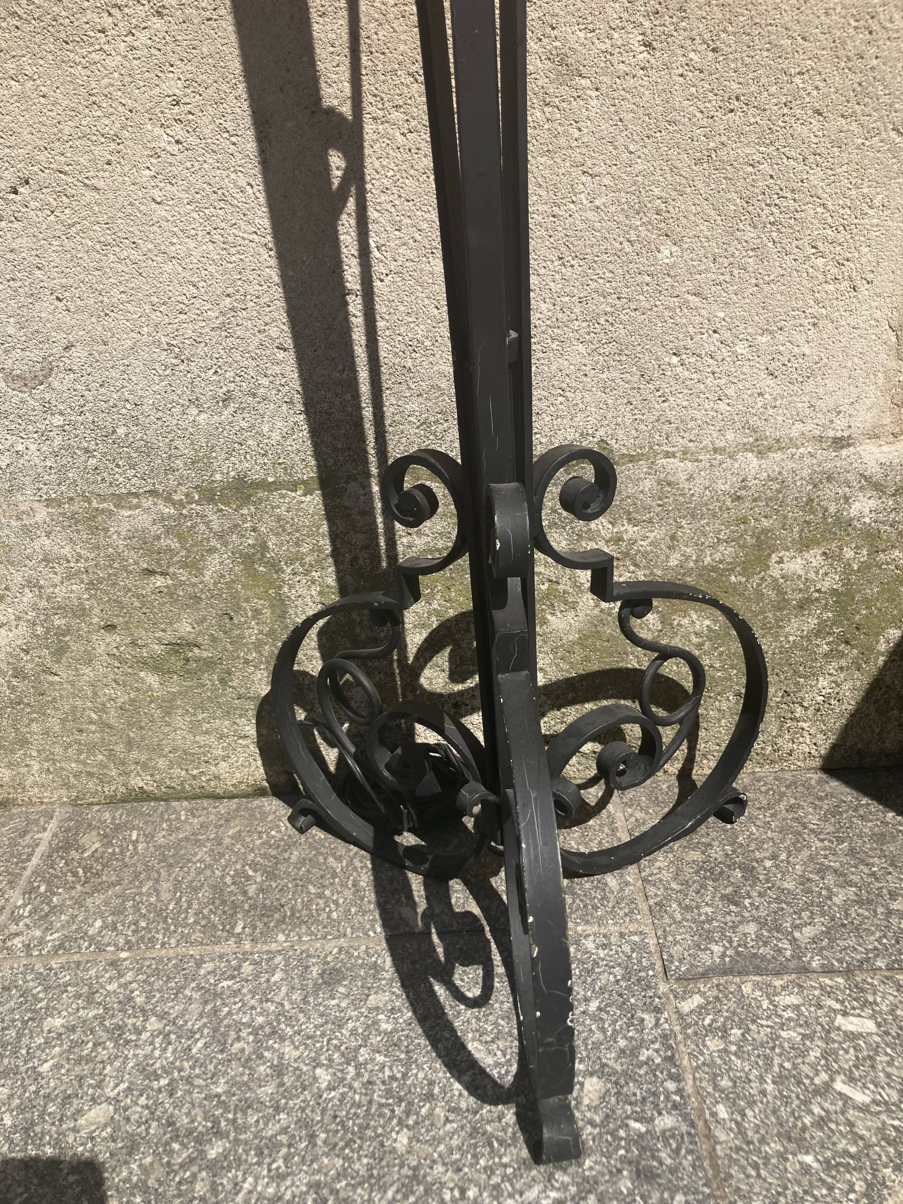 Paire de pieds de lampe en fer forgé