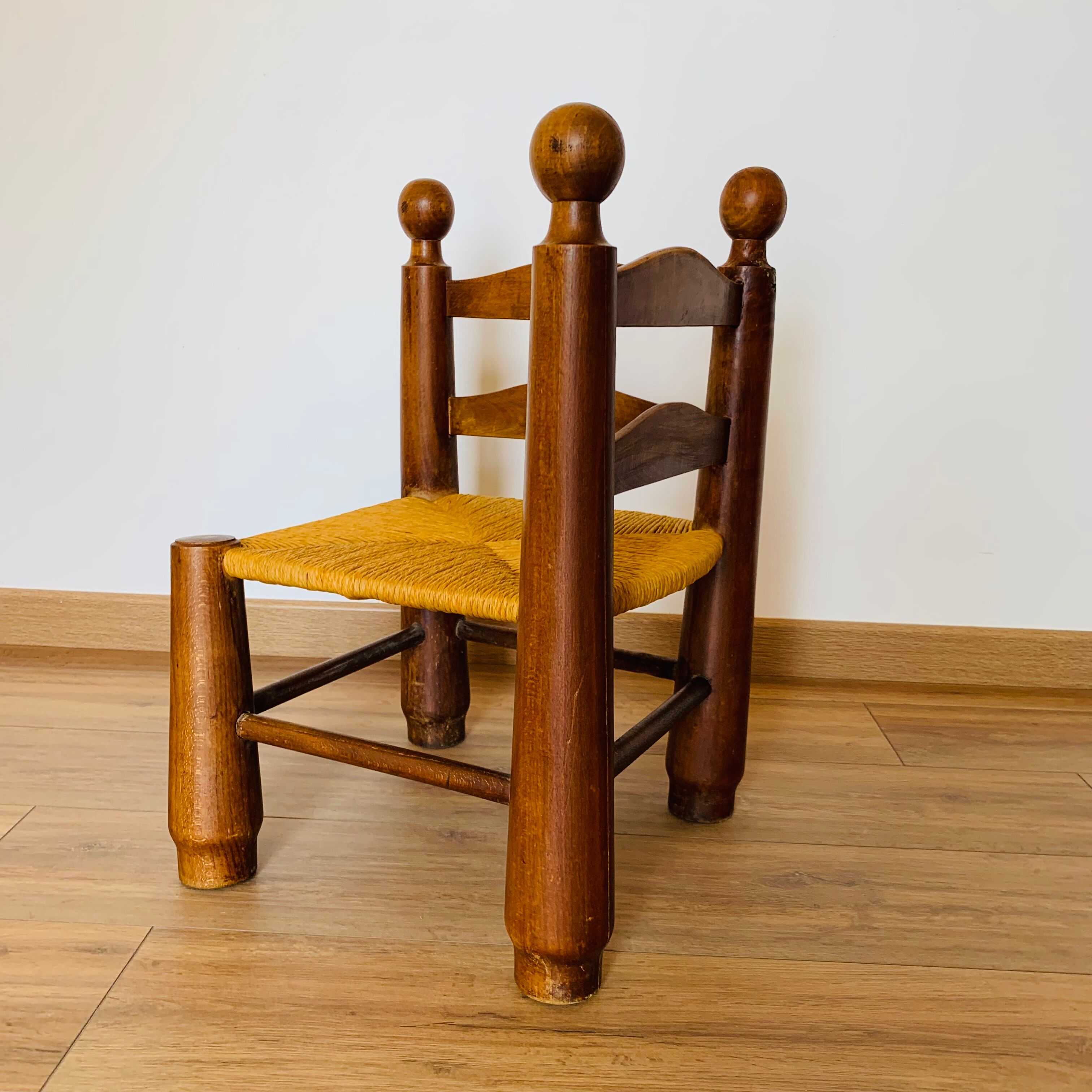 Corner chair wood and straw