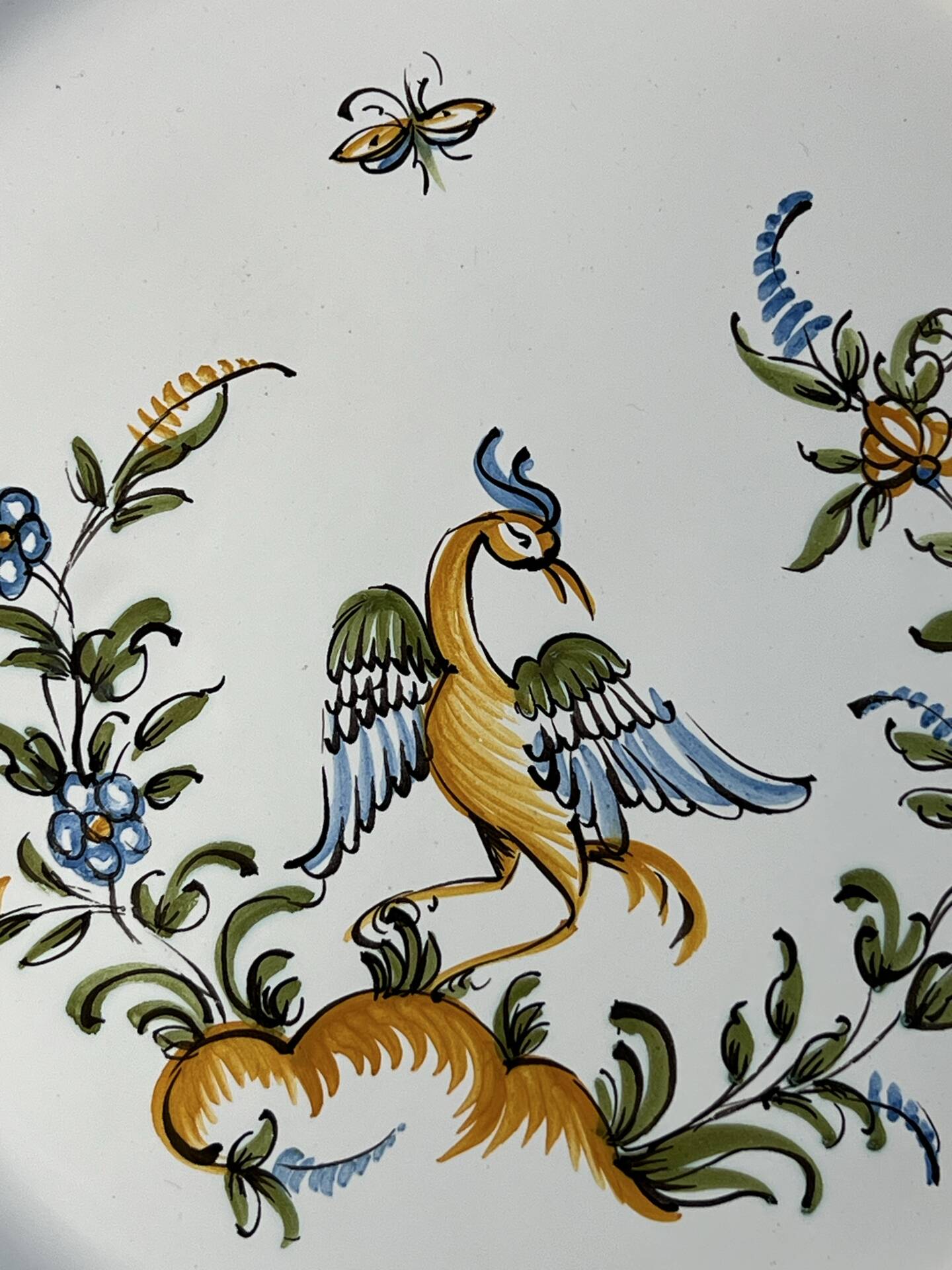 Assiette en faïence de Moustiers décor oiseau et fleurs 25cm