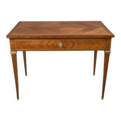 Petite table bureau en marqueterie de bois de rose et palissandre, style Louis XVI – début XXe
