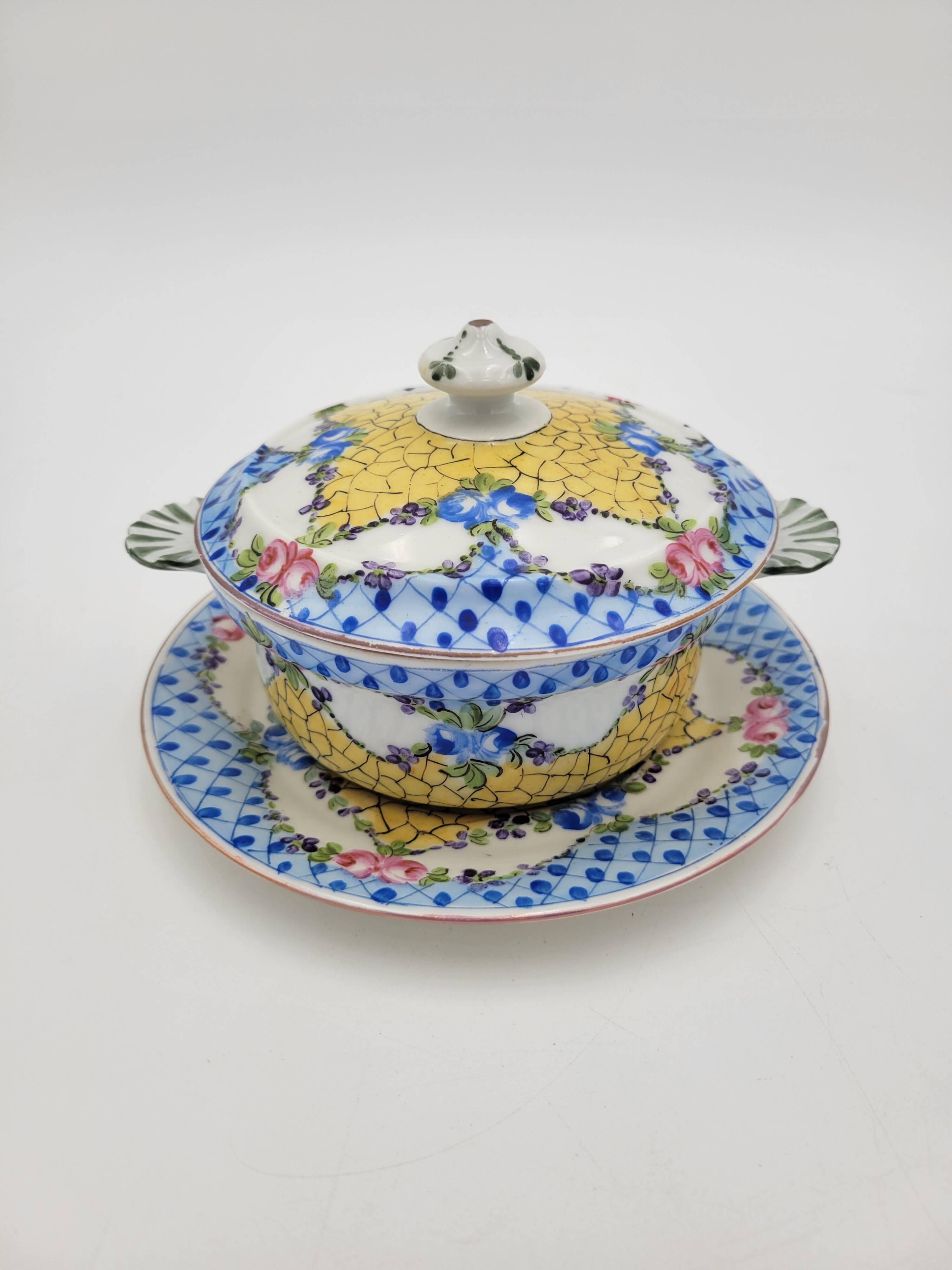 Bouillon and its porcelain display