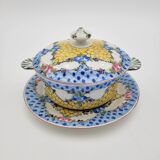 Bouillon and its porcelain display