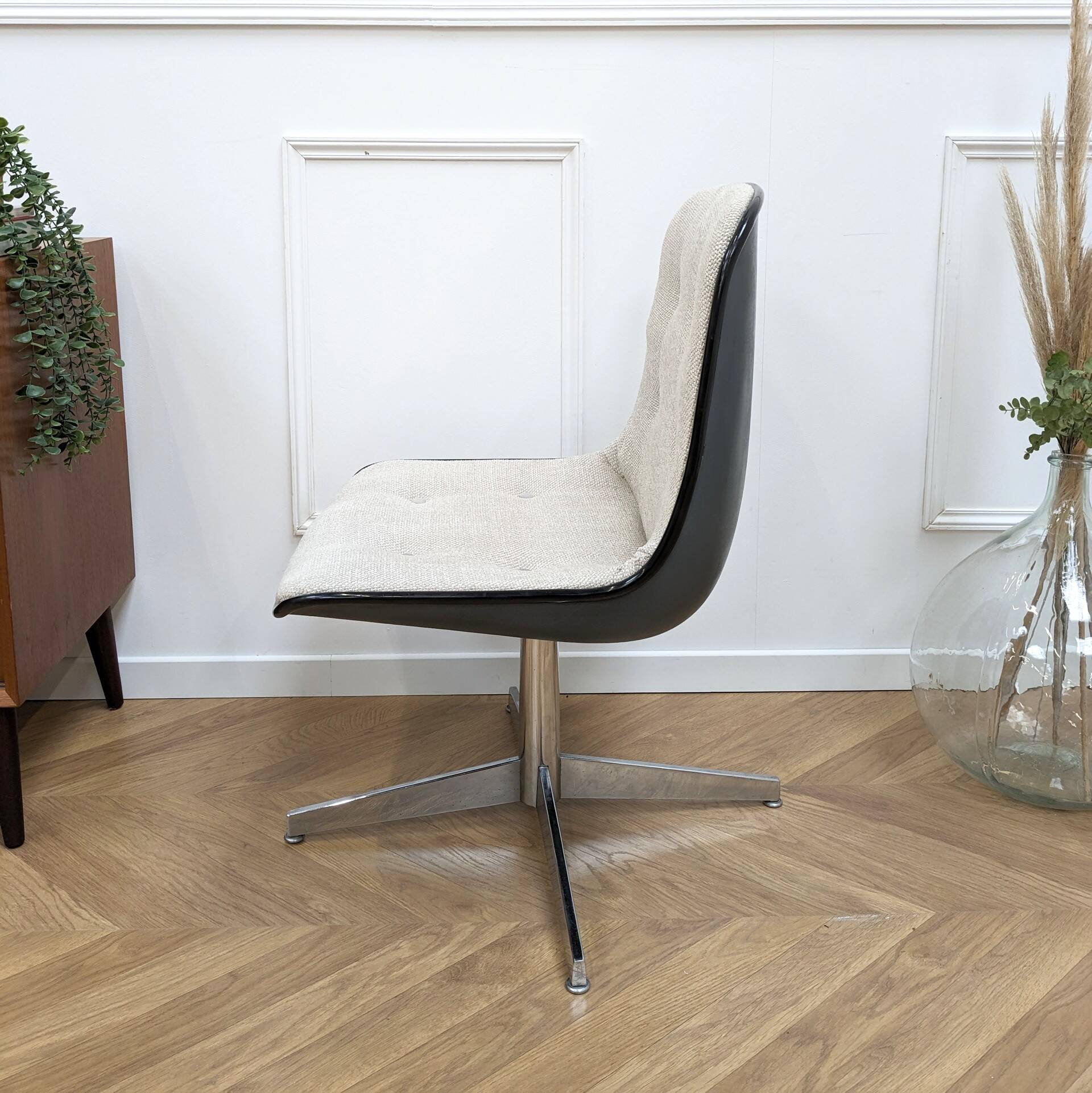 Model 451 armchair by Randall Buck