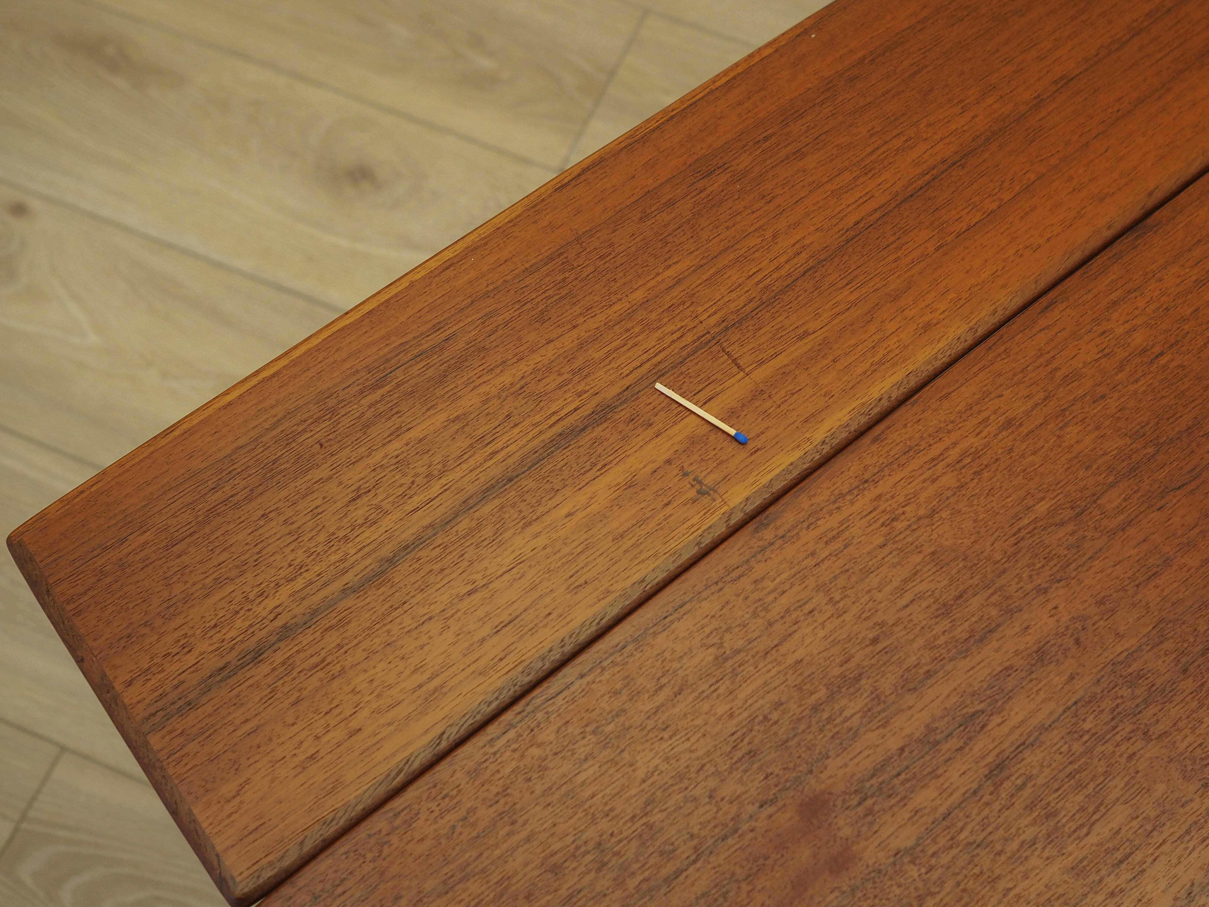 Table basse en teck danois avec étagère, années 1960