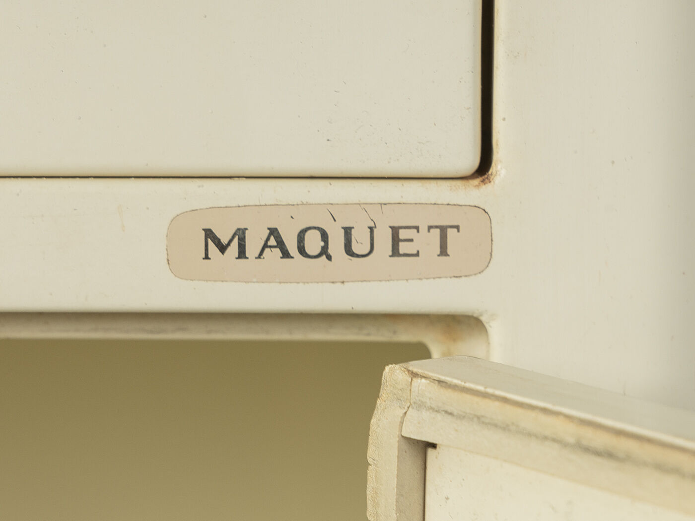 Armoire à pharmacie des années 1950 , Maquet