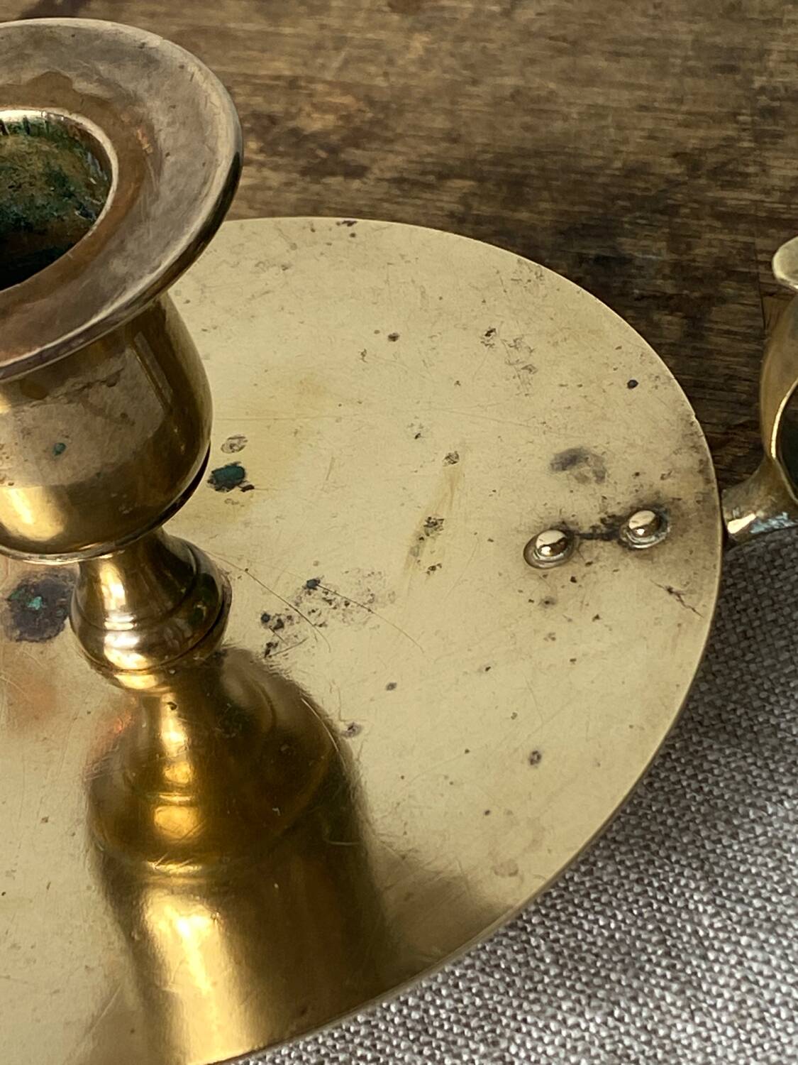 Cellar rat candle holder with brass ring