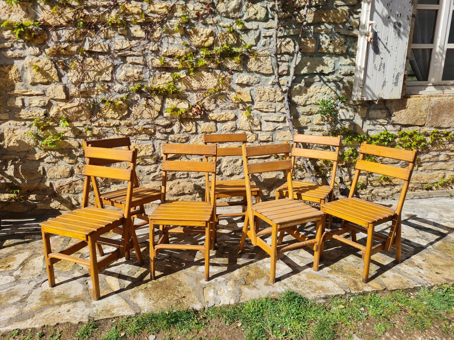 Lot de 7 chaises en bois