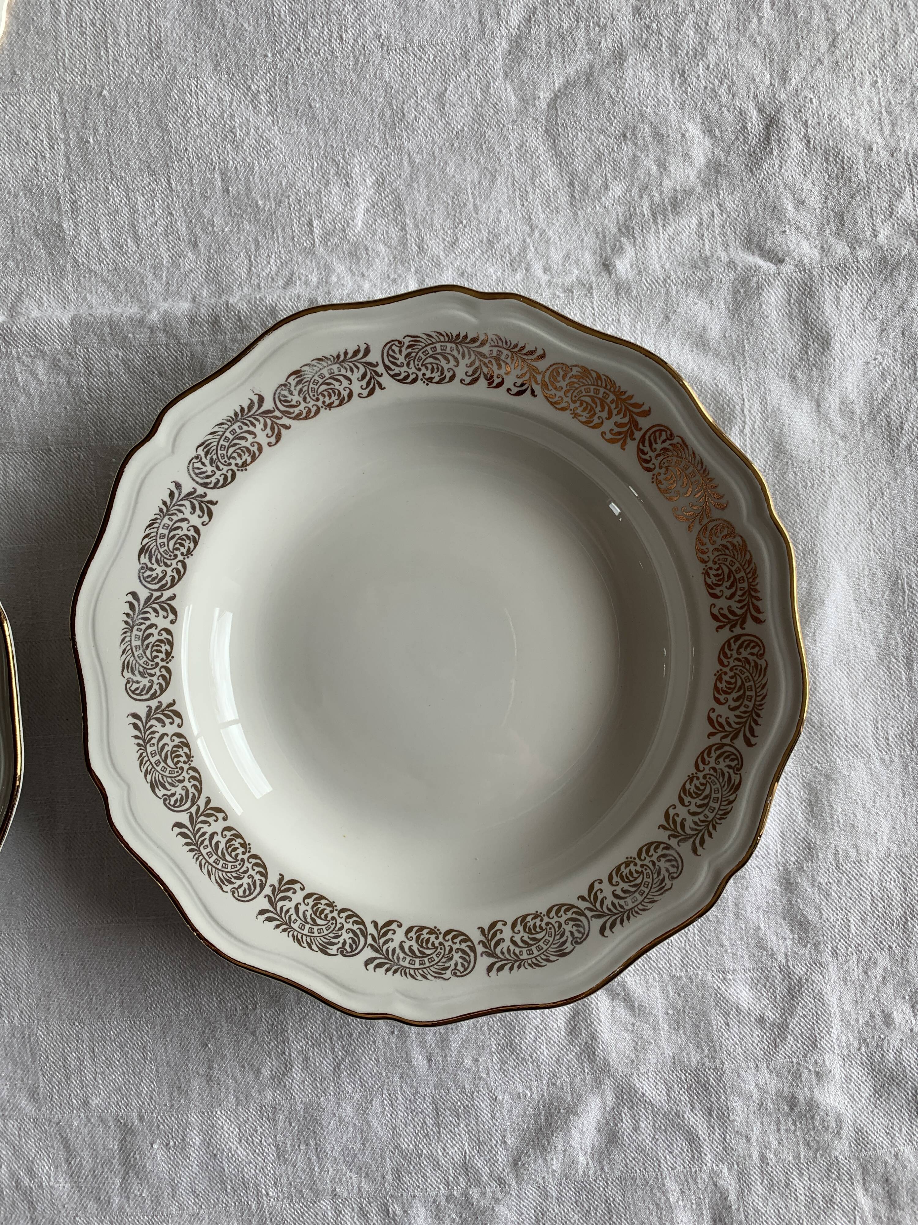 Hollow plates Lucette