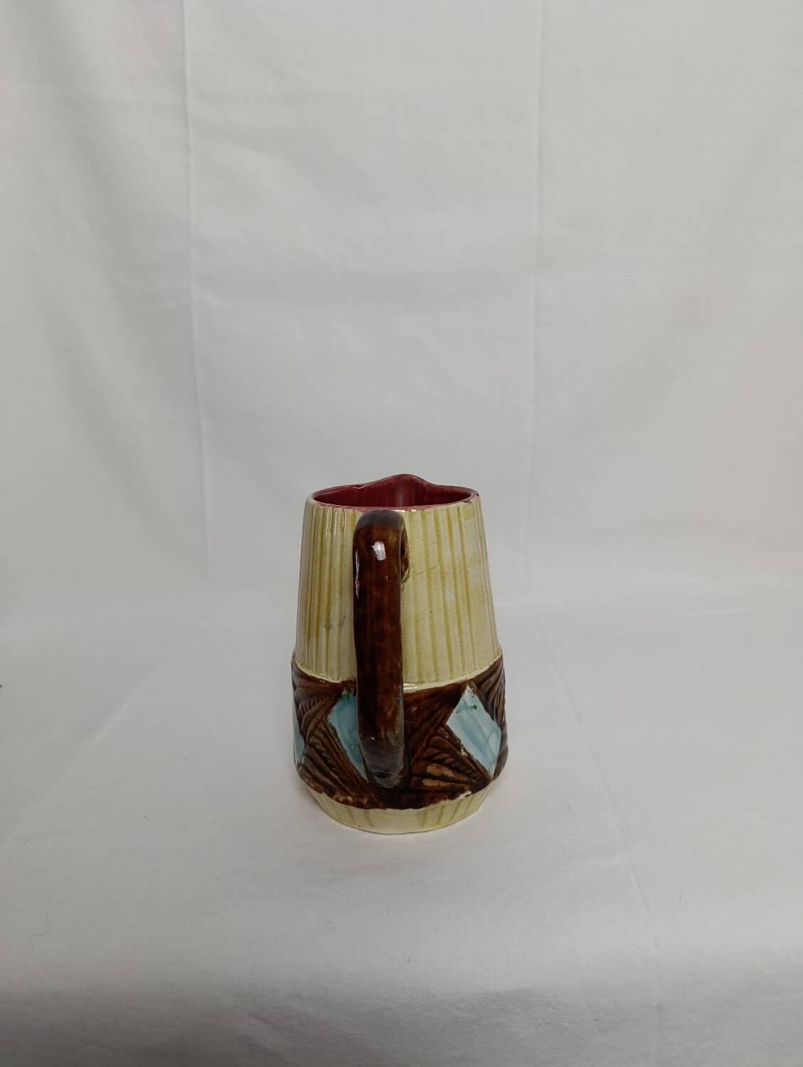 Pichet / jug in barbotine signed Orchies