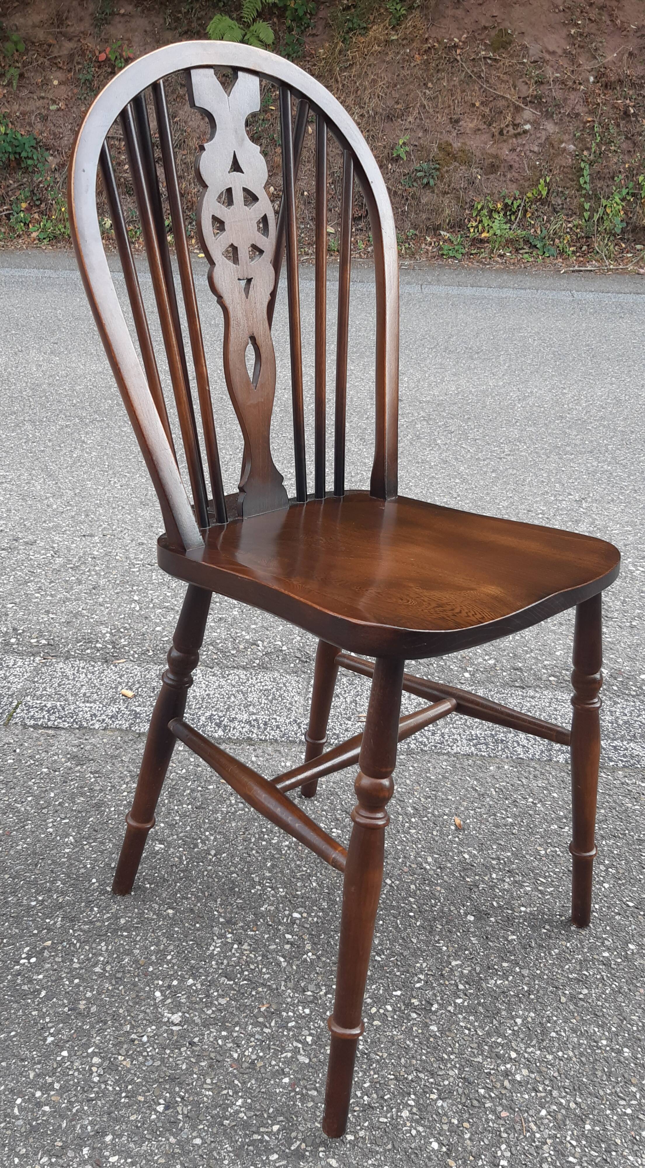 Set of 6 Windsor chairs