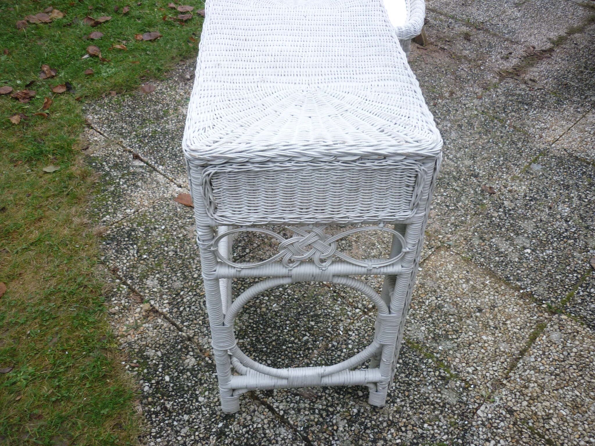 Coiffeuse en rotin blanc vintage années 60-70