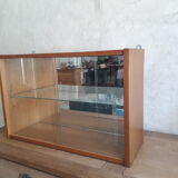 Wall display case in vintage oak veneer