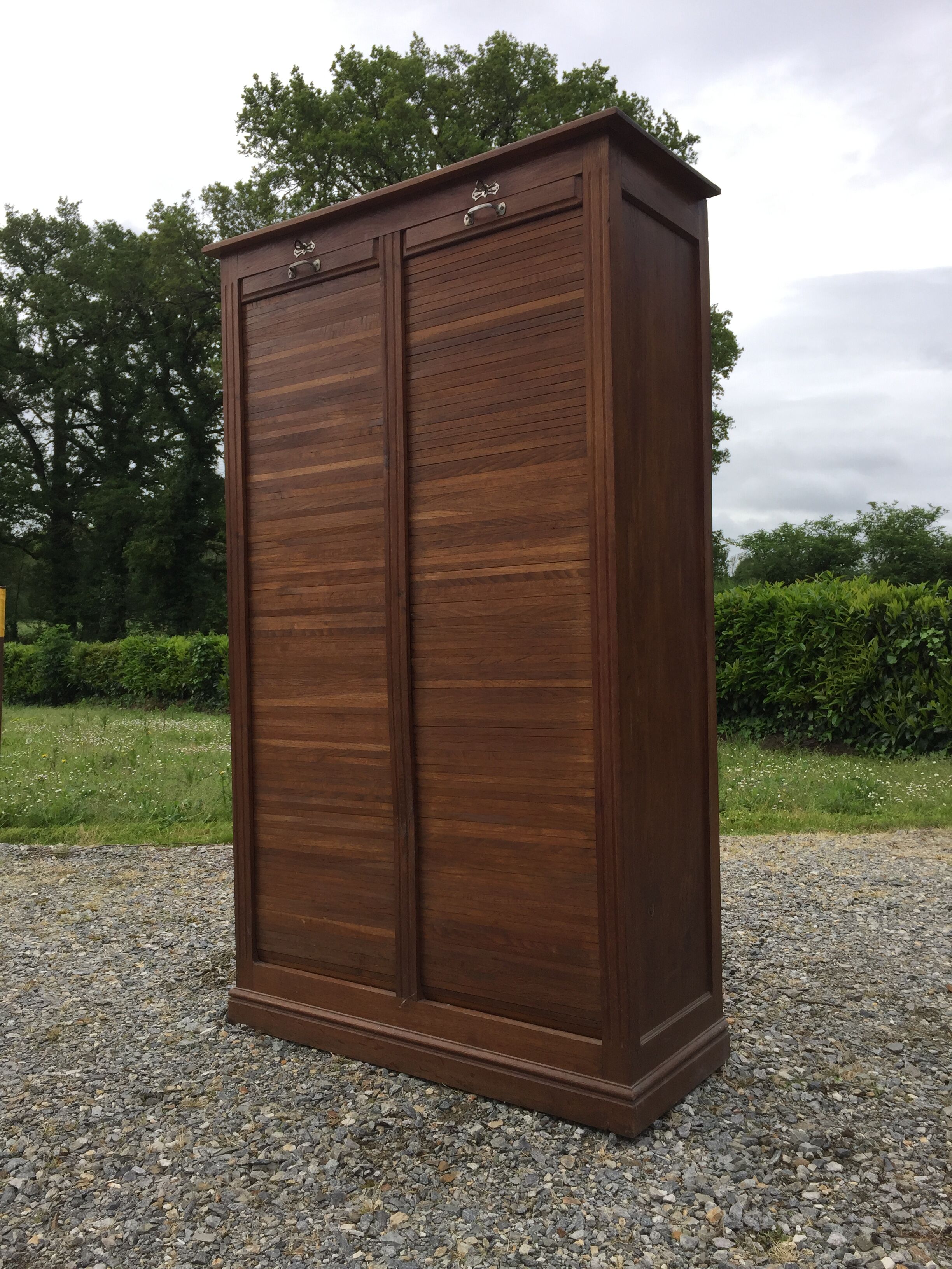 Oak double curtain workshop cabinet