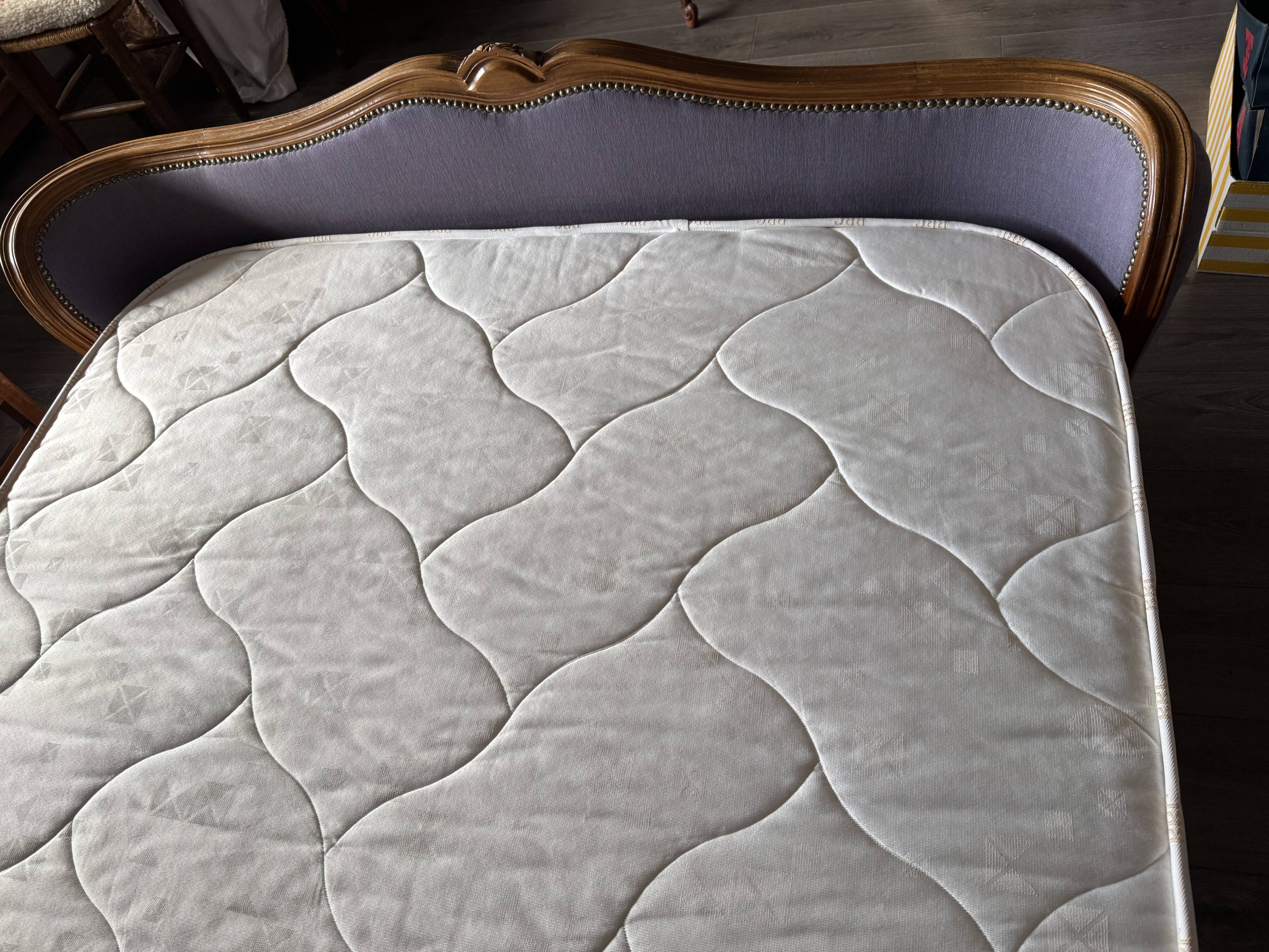 Half-moon bed in Louis XV style complete with 2 chairs.