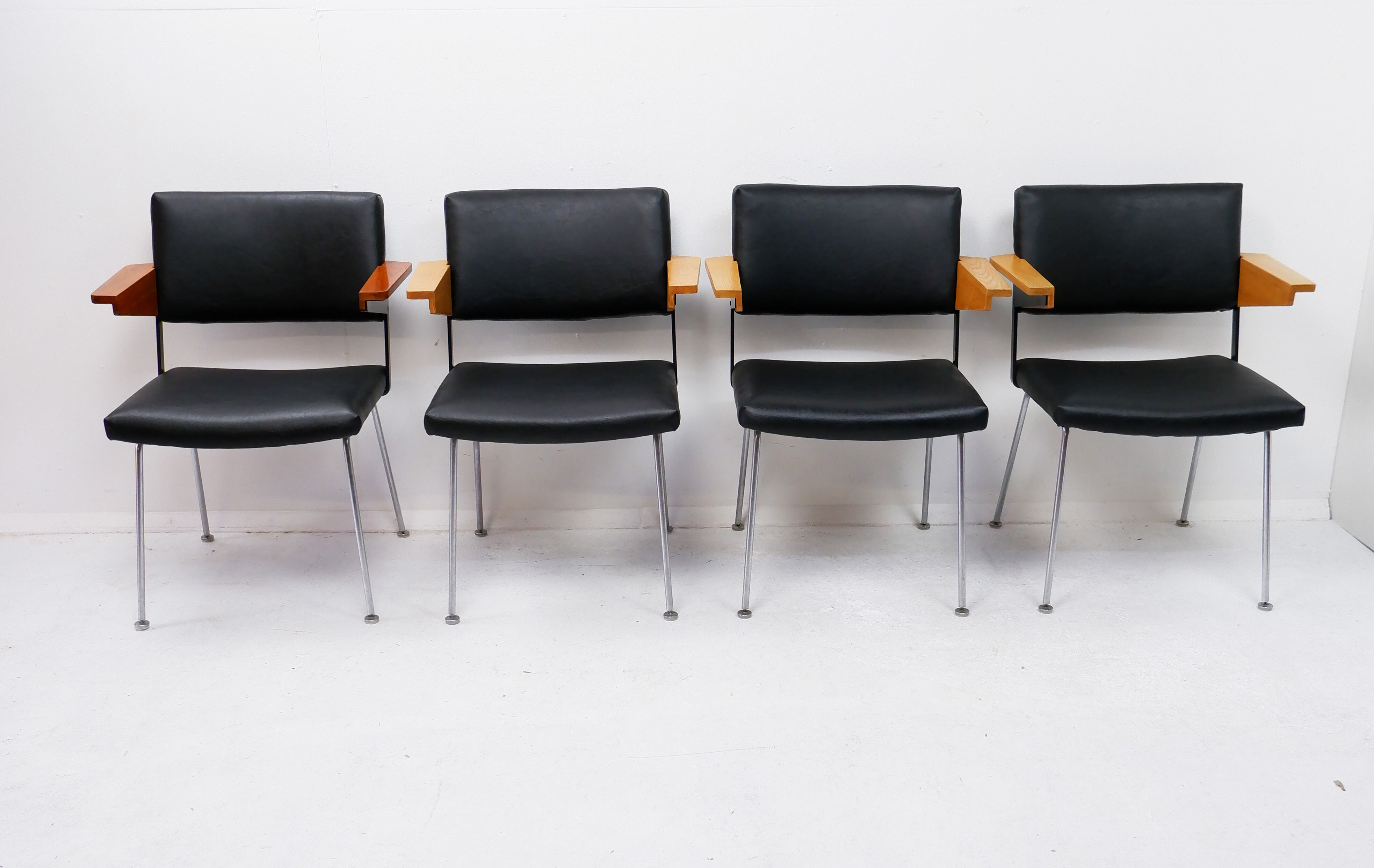 Ensemble de 4 fauteuils par A. Cordemeyer pour Gispen, années 1960