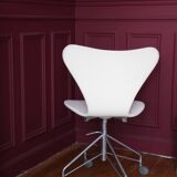 Office chair 3117 by Arne Jacobsen