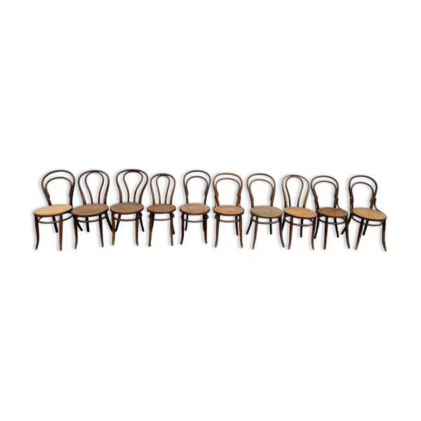 10  chaises bistrot en bois courbé et assise en cannage