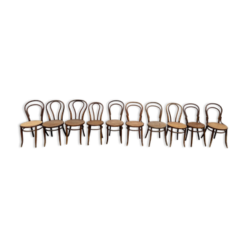 10  chaises bistrot en bois courbé et assise en cannage