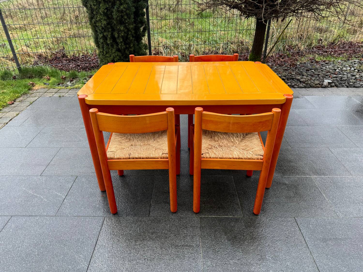 Lot of dining tables and 4 Vico Magistretti chairs from 1960.