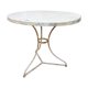 Table métallique ronde et blanche de jardin