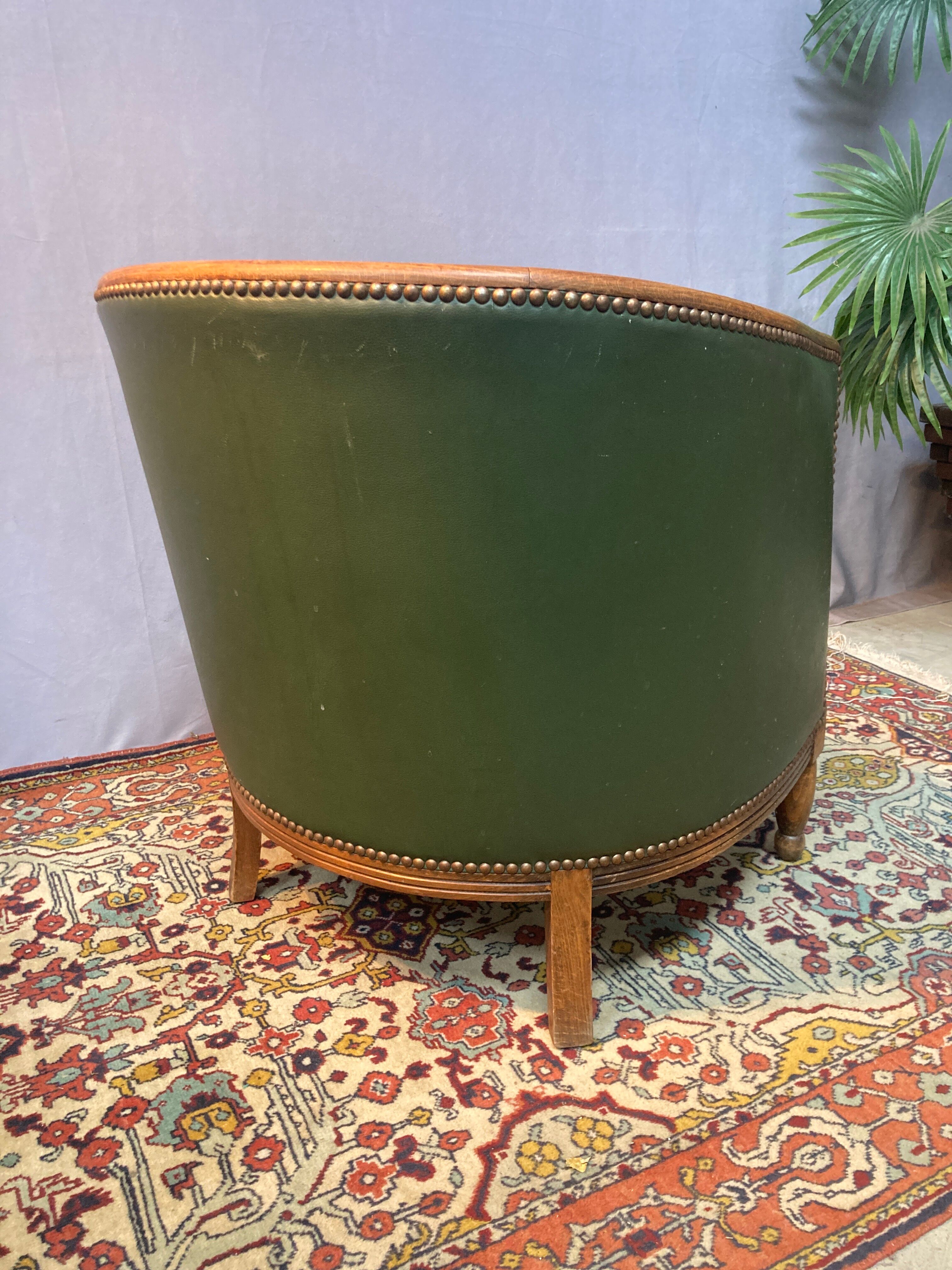 Office chairs and pair of convertibles