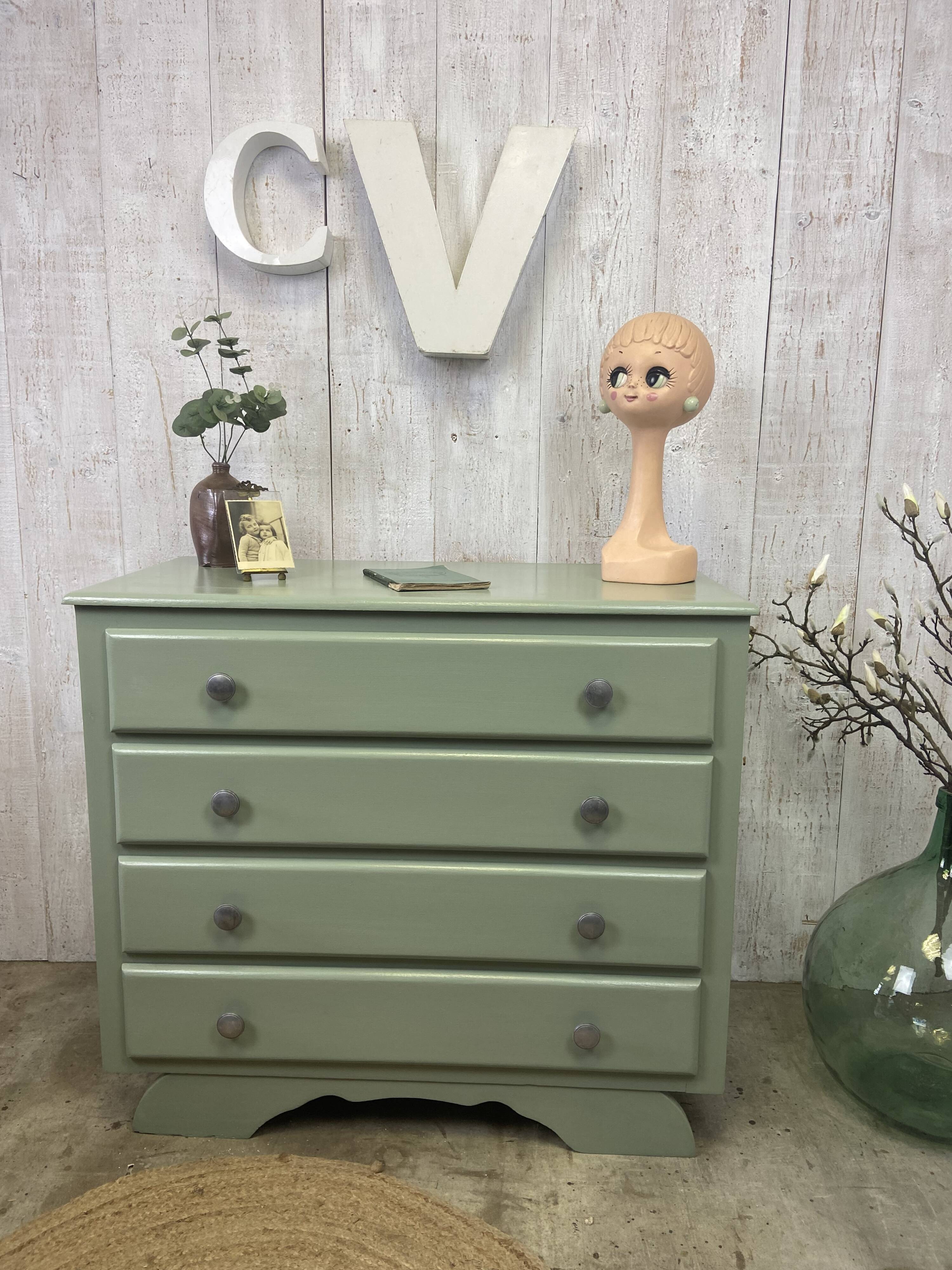 Vintage chest of drawers