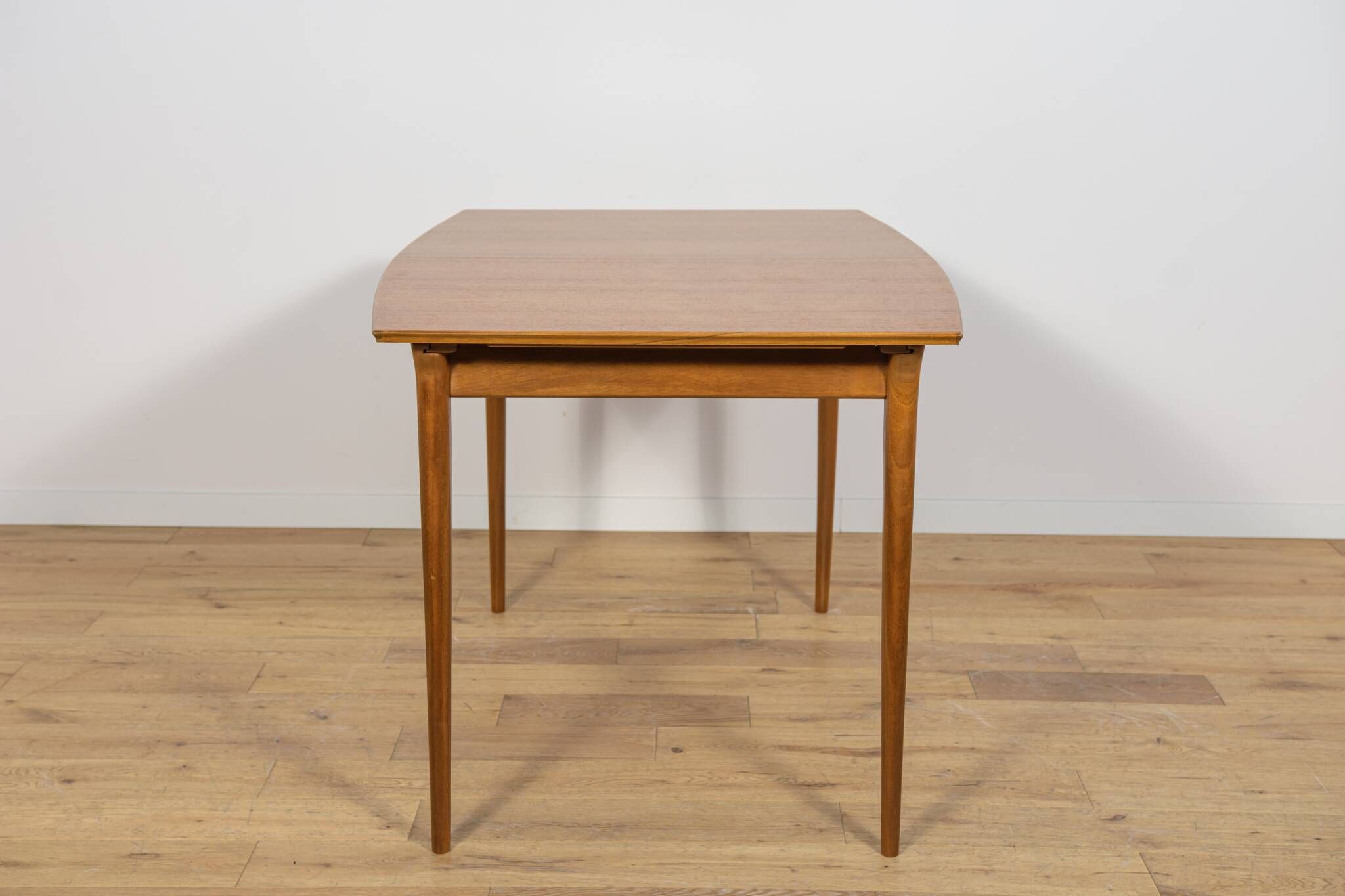 Table à manger extensible en teck du milieu du siècle de McIntosh, Royaume-Uni.