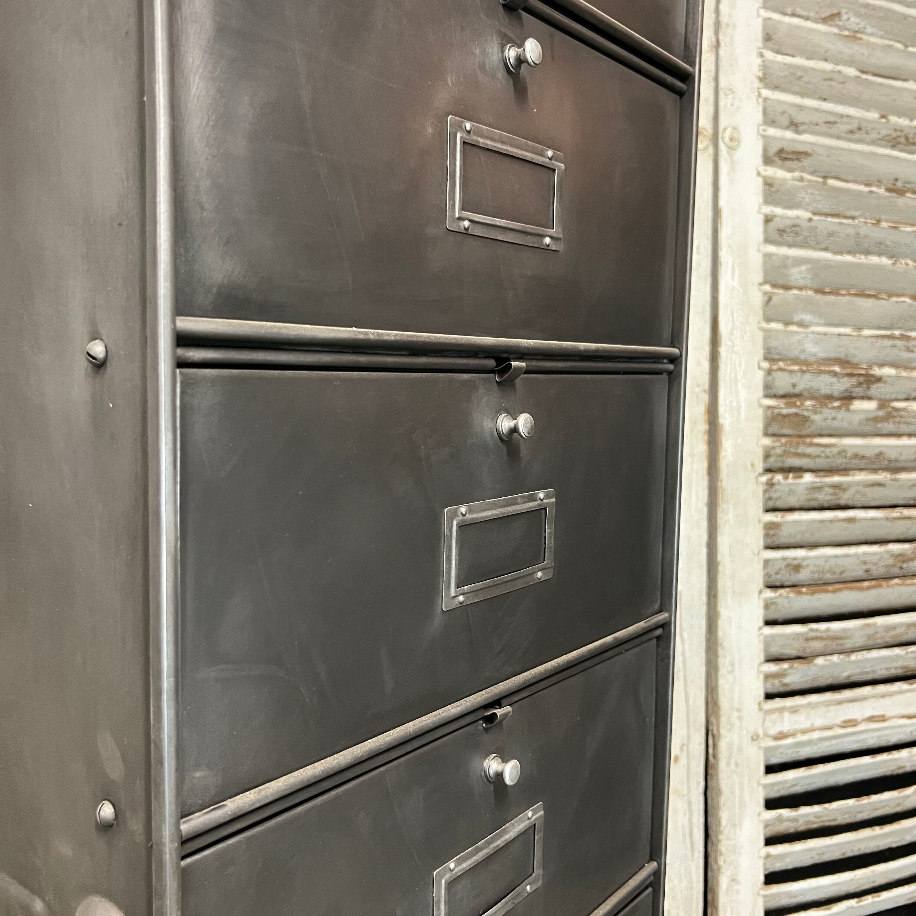 Industrial clamshell furniture, Ronéo 1950