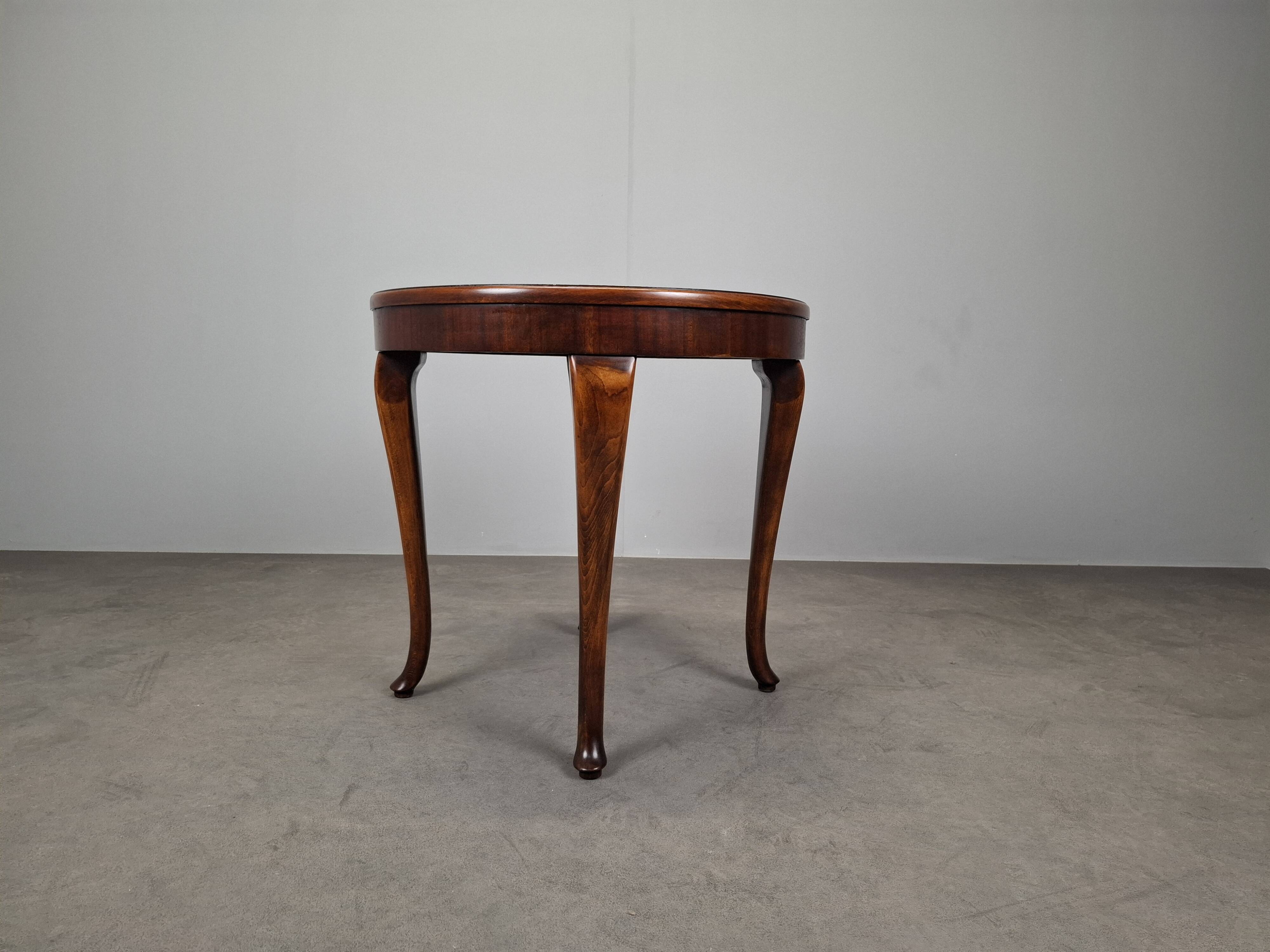 1930s Czechoslovak Art Deco Round Table in Wood and Veneer