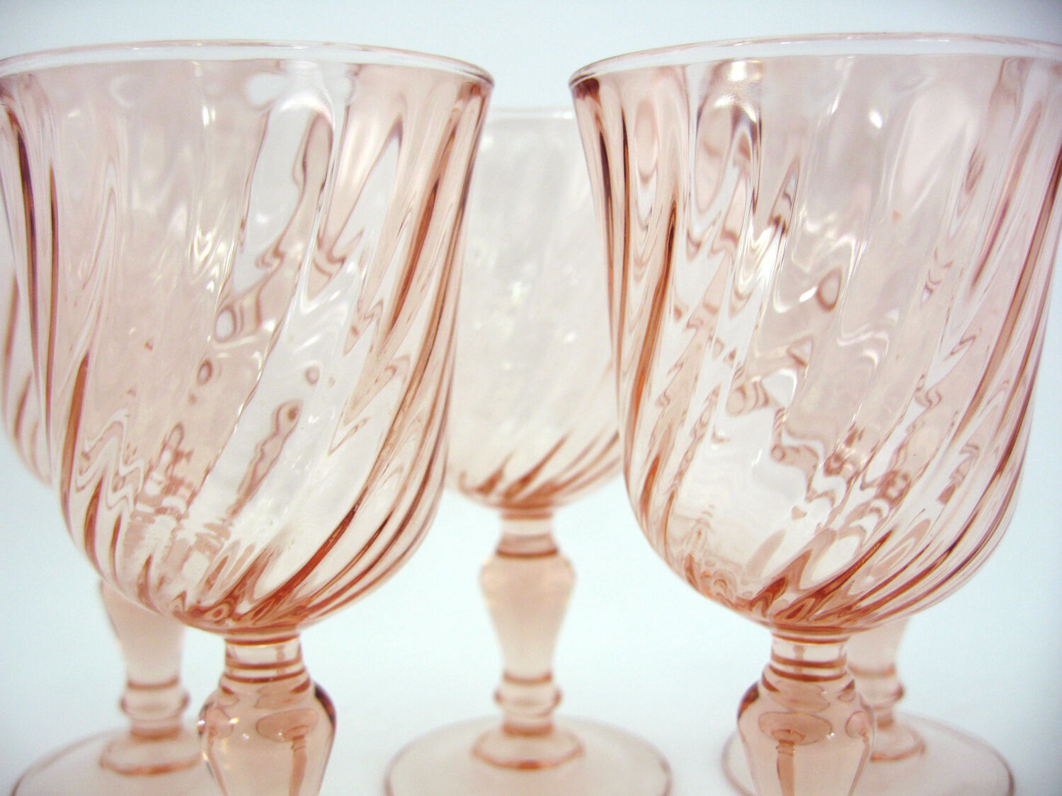 Location verre à pied 22cl vintage rose