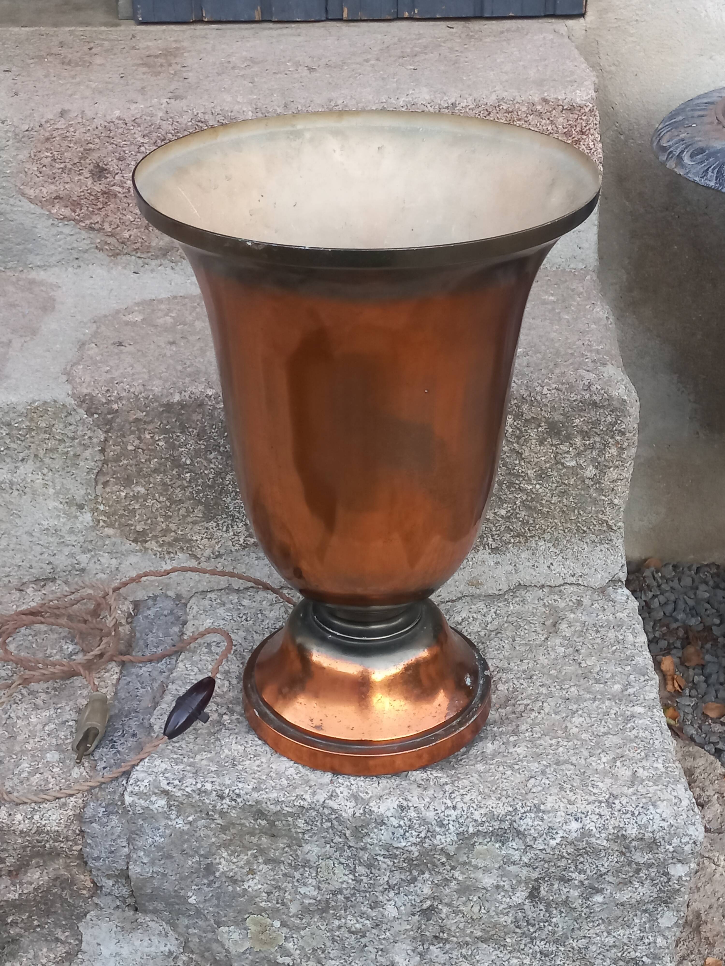 Art Deco tulip lamp in copper metal, 42.5cm from the 1930s.
