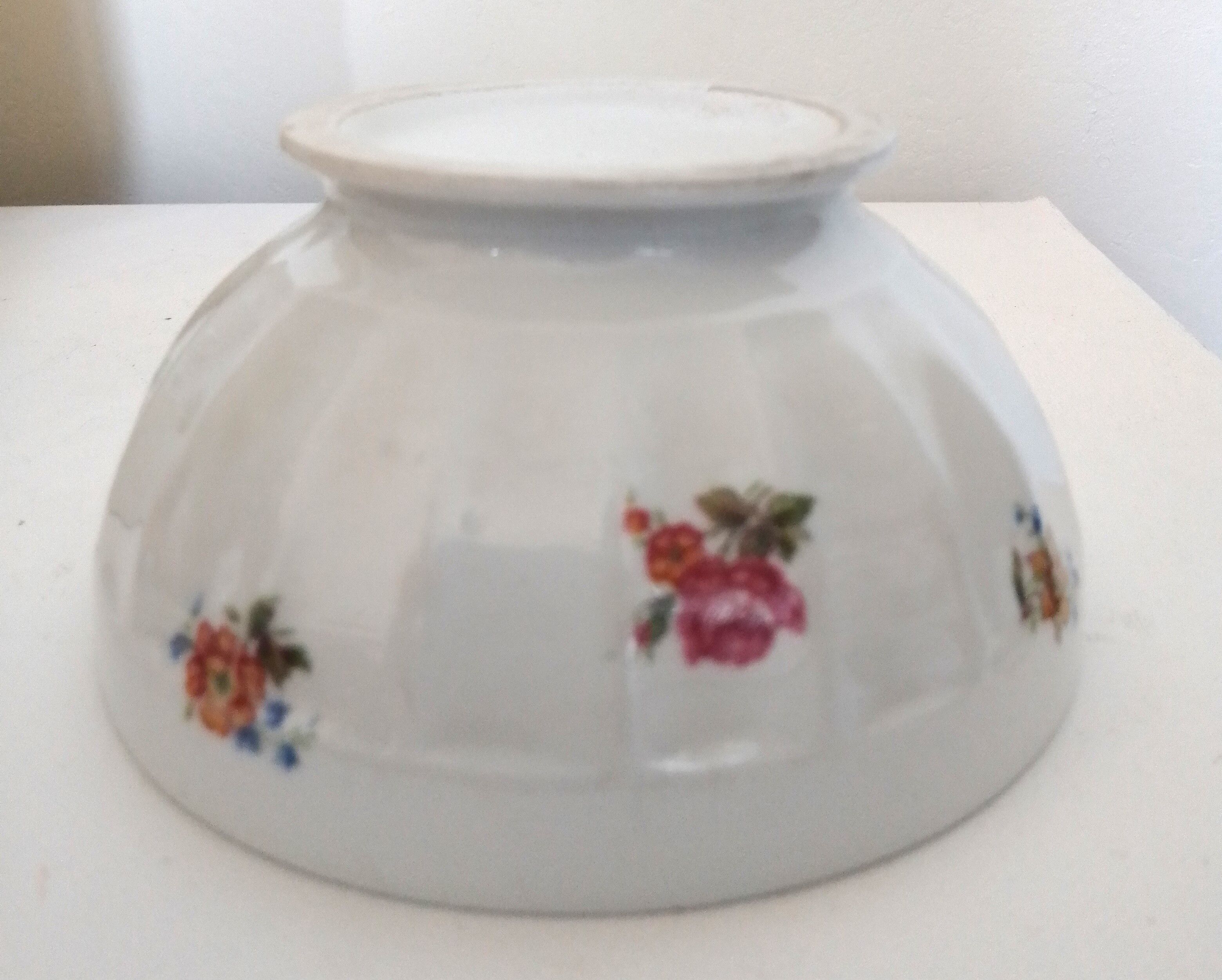 Set of 6 ribbed bowls and floral motifs