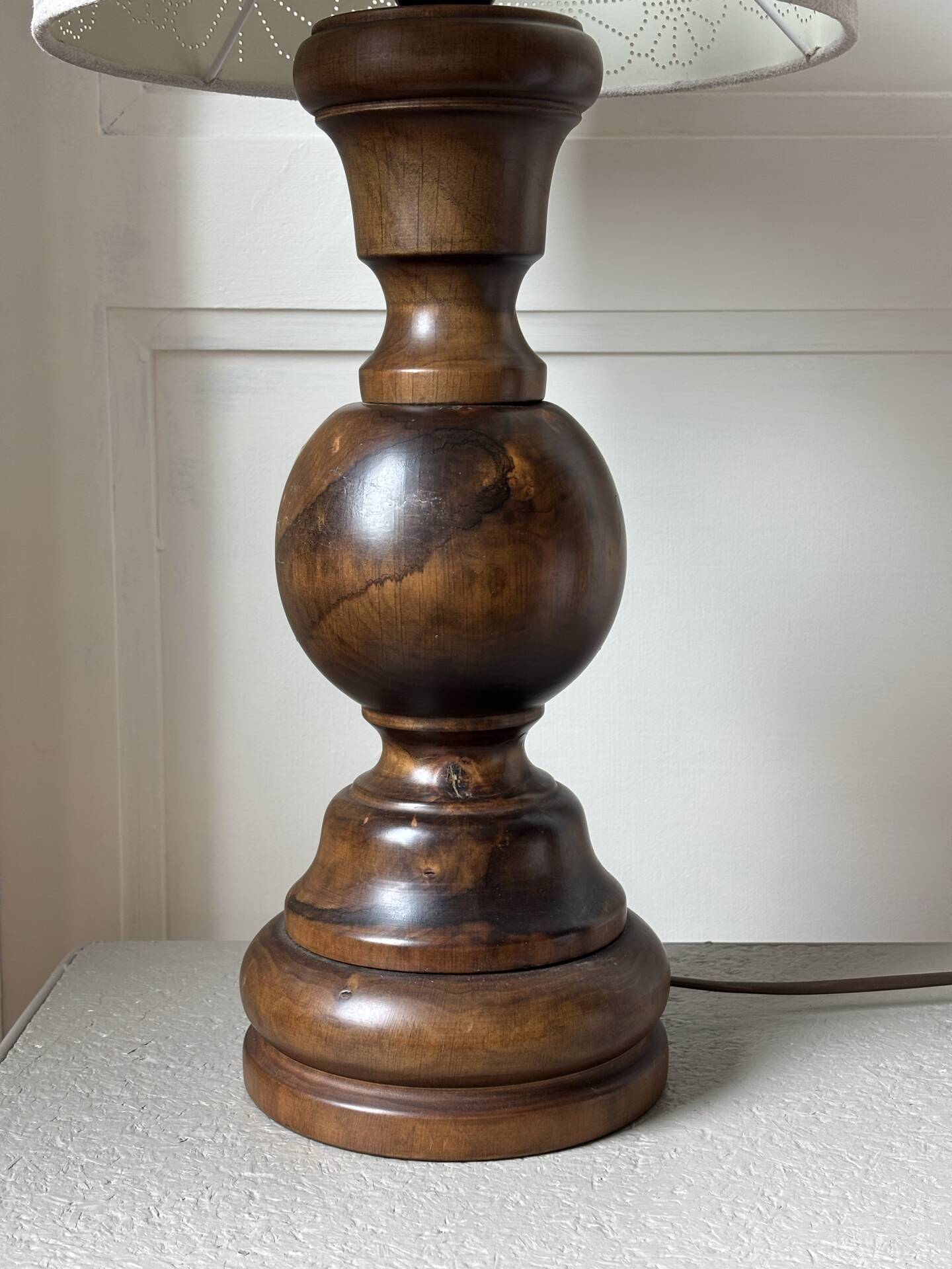 Lampe en bois tourné