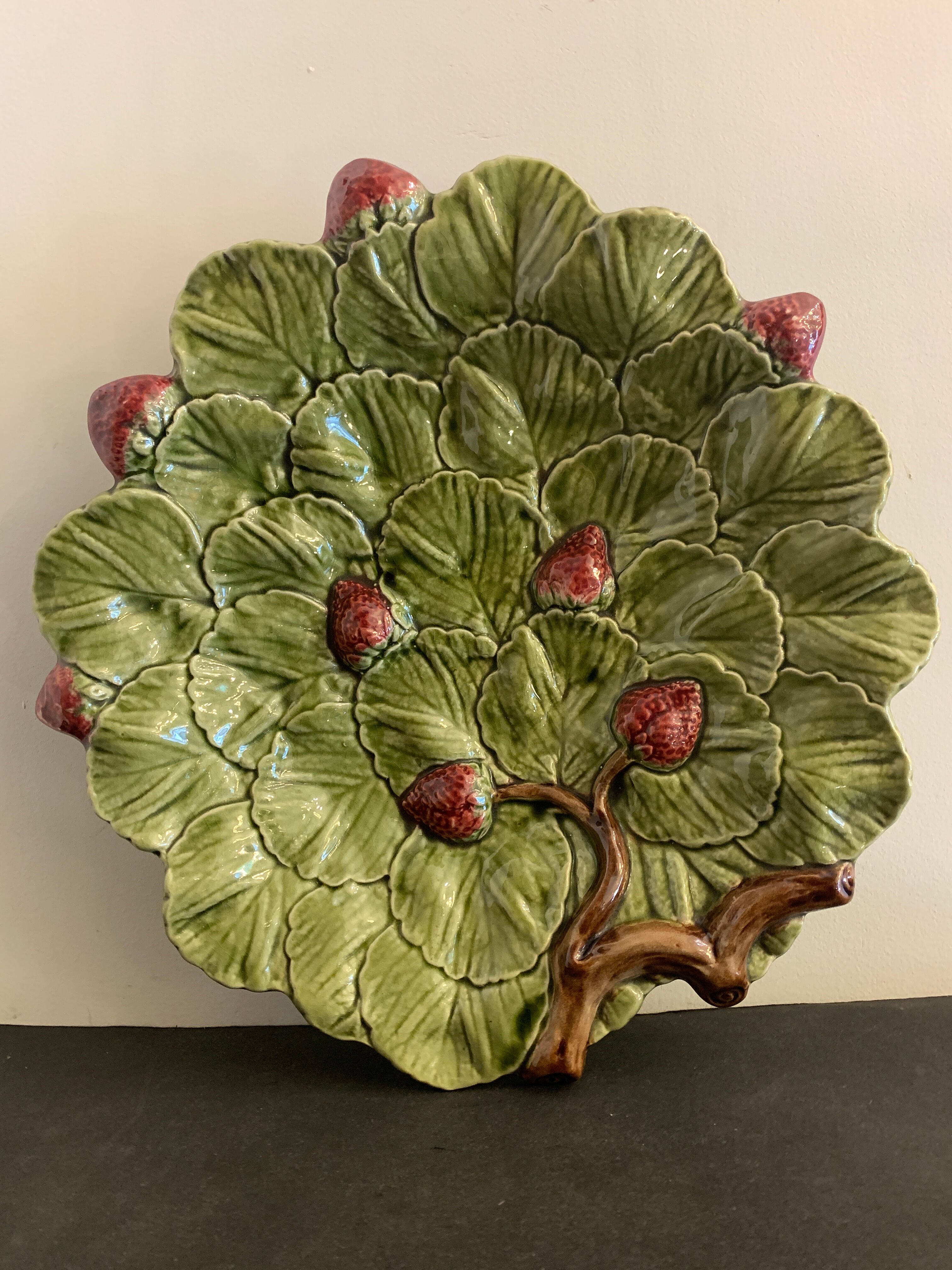 Dish strawberries ceramic slurry