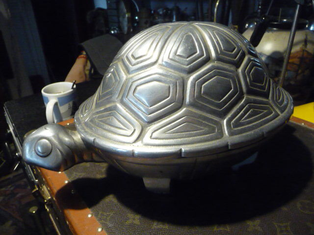 Aluminium cast iron turtle