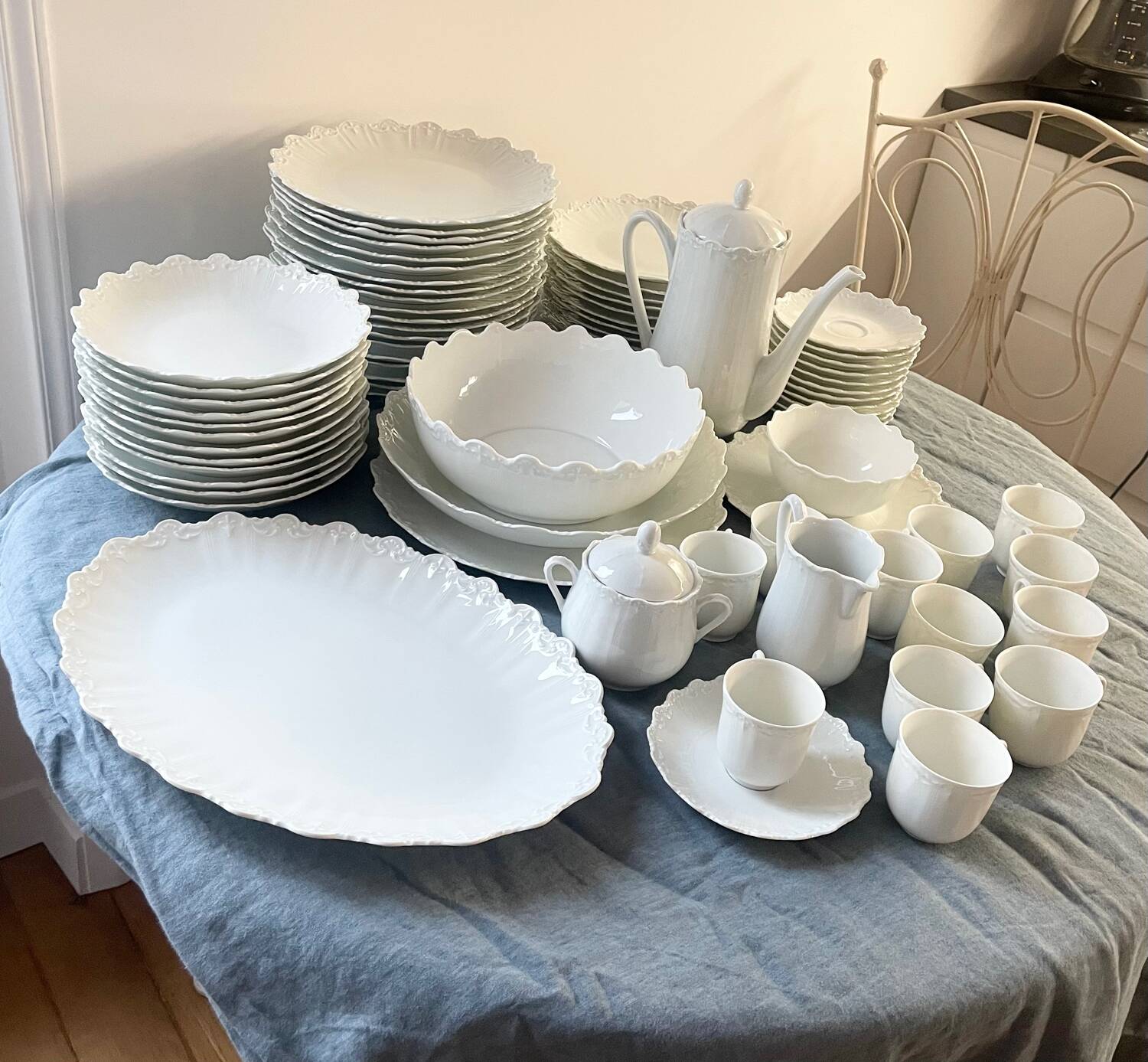 Prestigious 62-piece dinnerware set in vintage 70's Limoges white porcelain by Raynaud