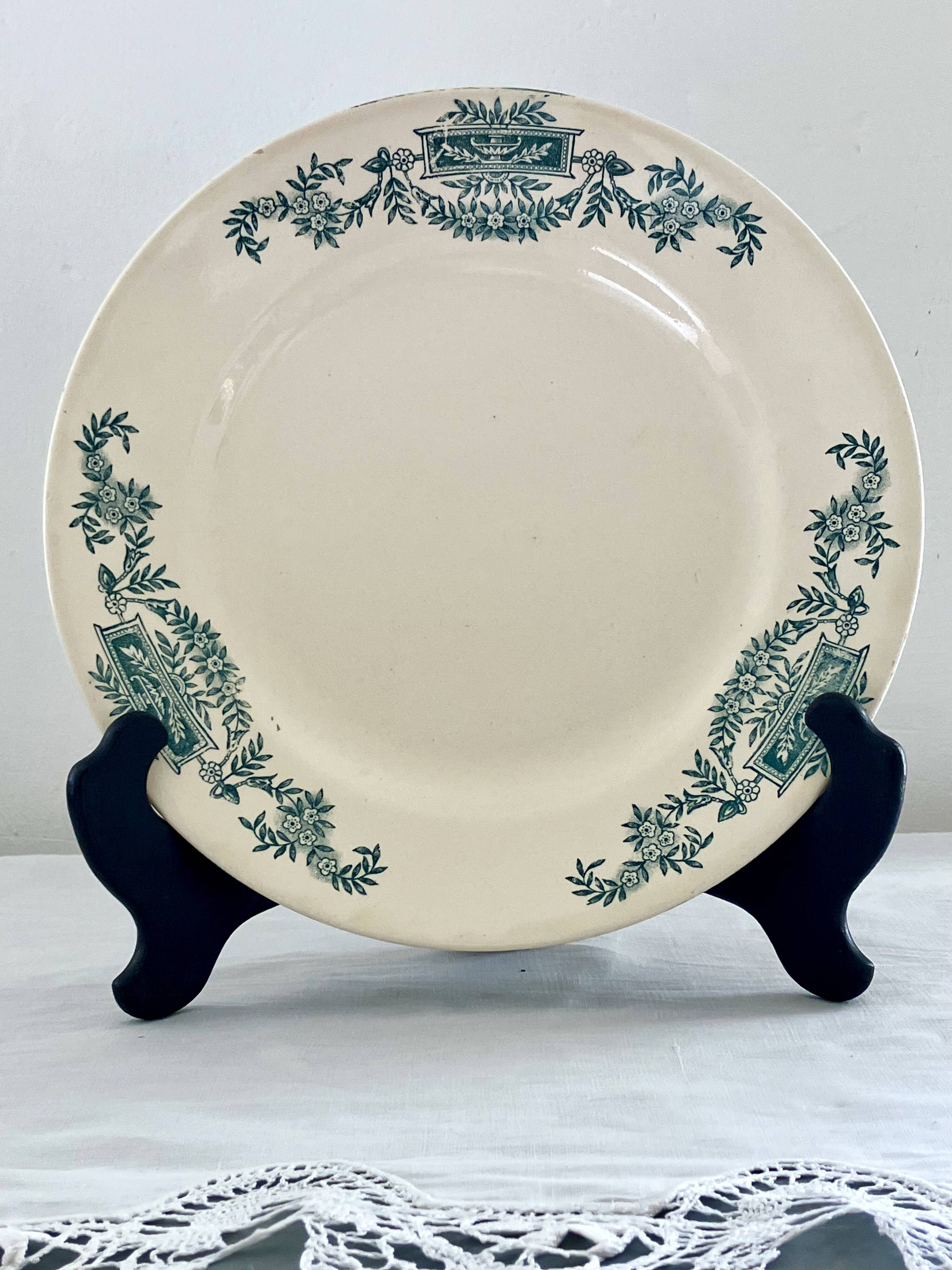 8 flat plates, service Lutetia - Longchamp, Terre de fer