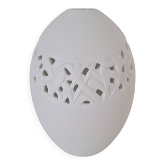 Porcelain egg vase