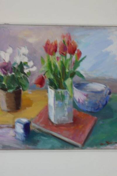 Huile sur toile suédoise d'époque mi-siècle – « Nature morte avec des tulipes » par Ove Månsson – vintage et encadrée – 51 × 62 cm (20,1" × 24,4")