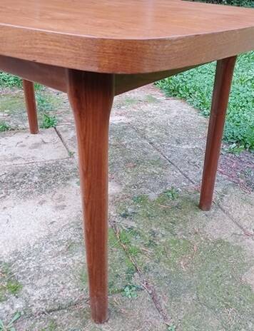 Oval dining table + extension in vintage Scandinavian style