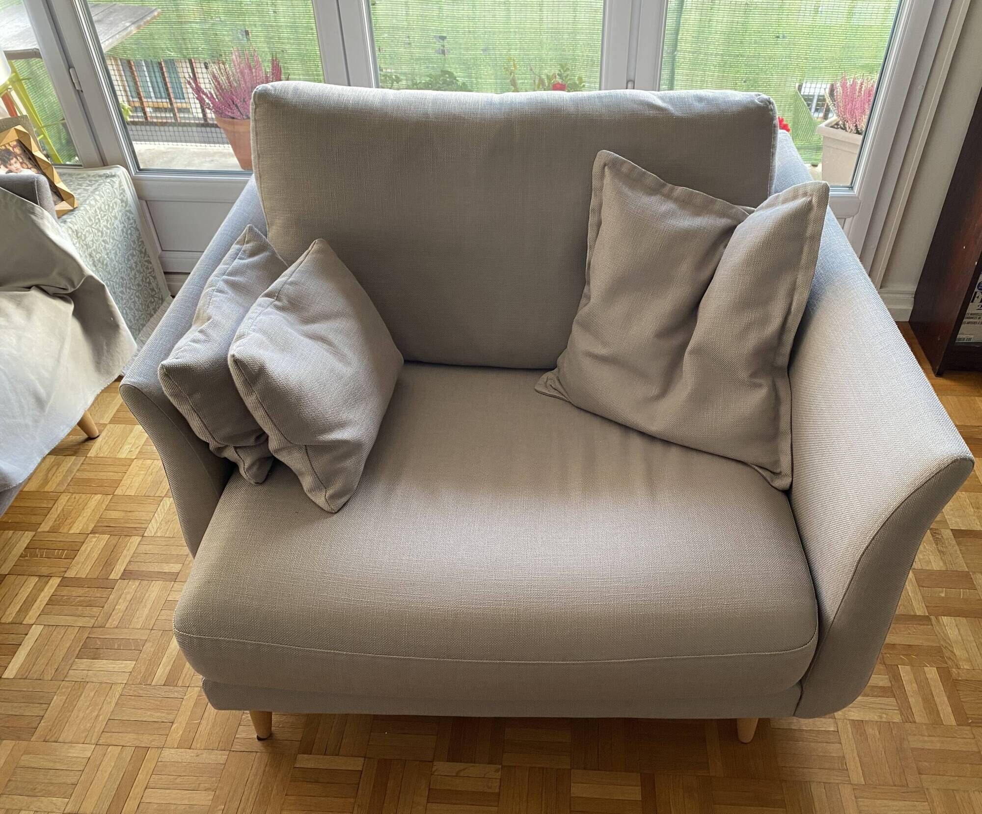 Two-seater sofa