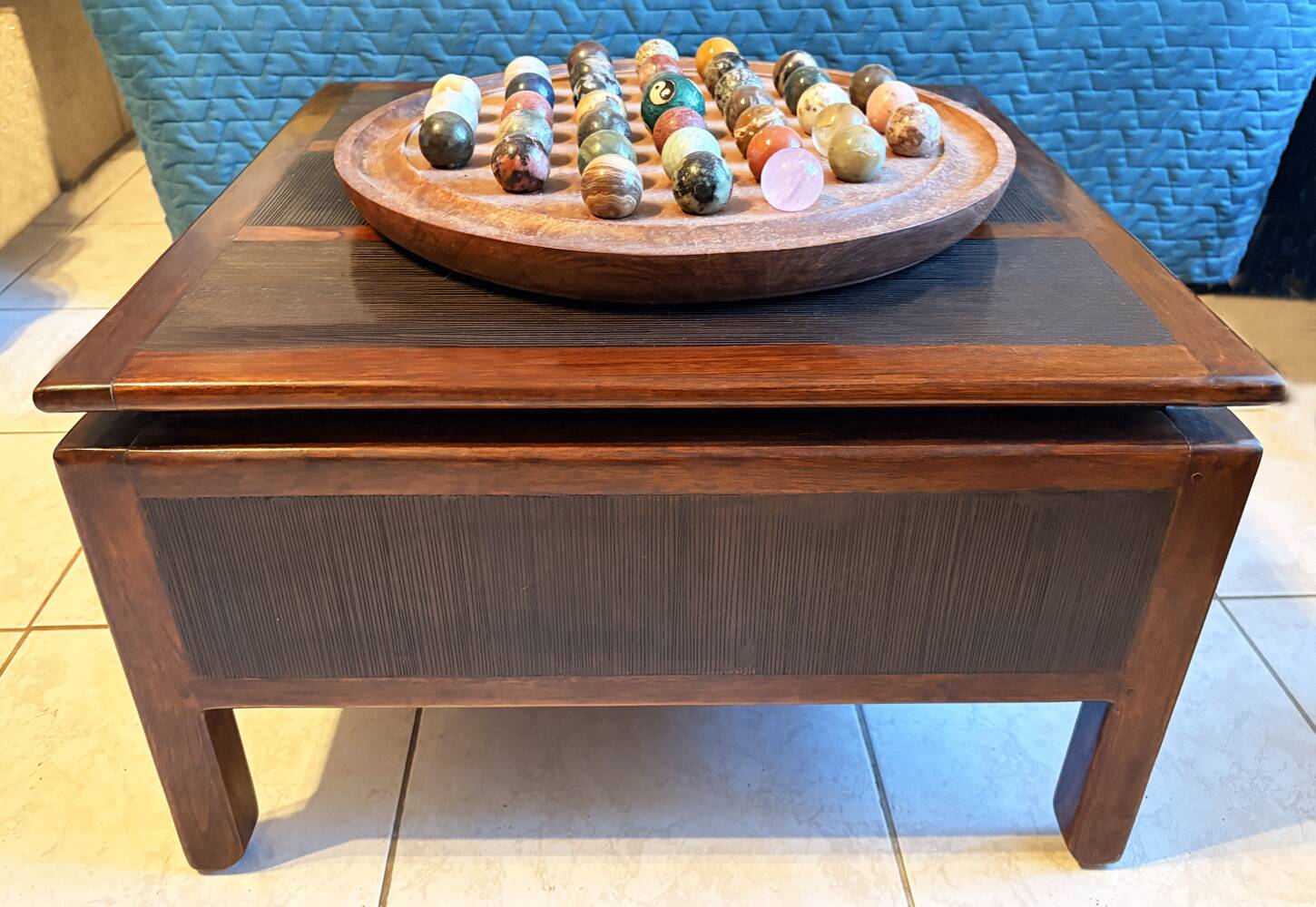 Vintage coffee table in solid wood and rattan - 1970s colonial style