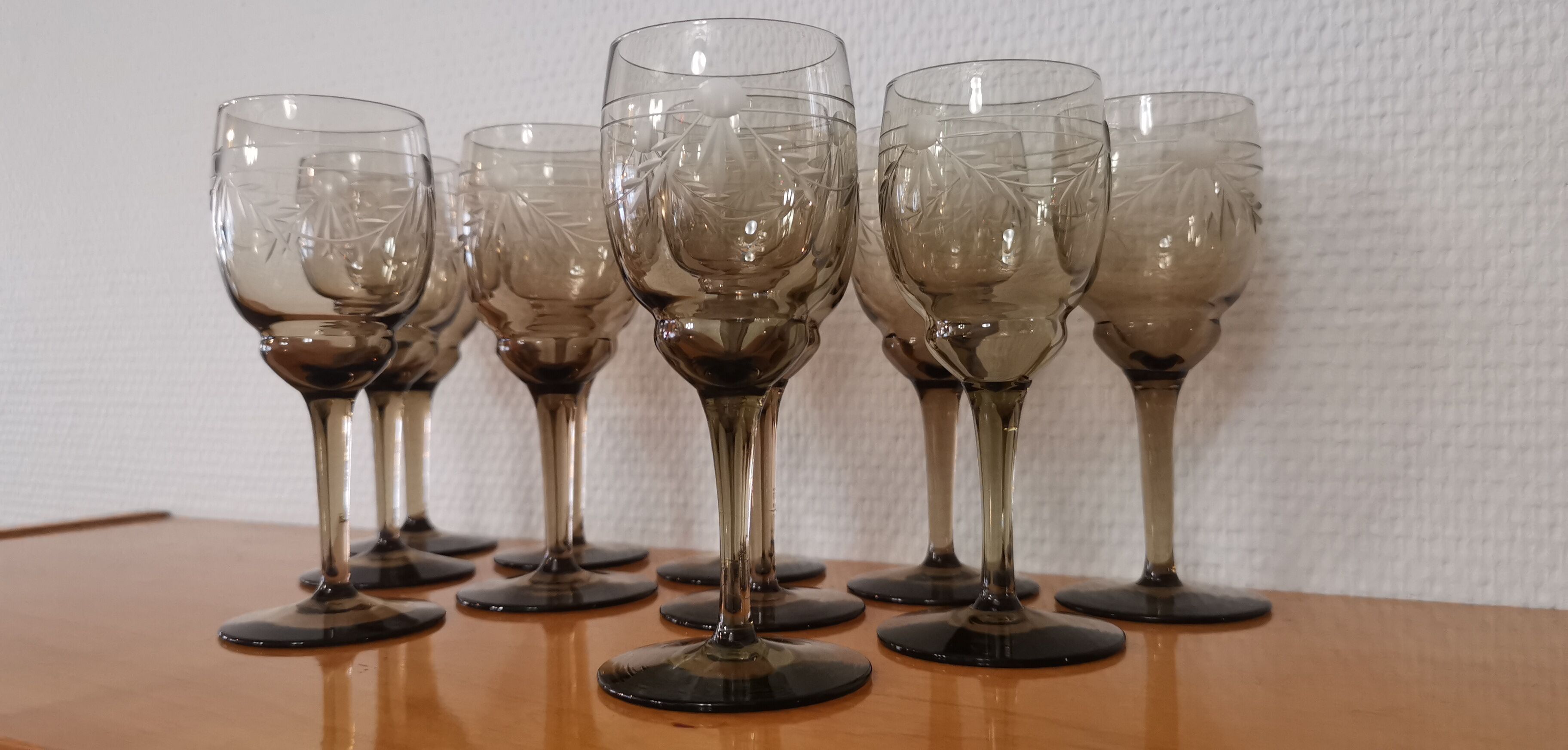 Set of 11 glasses with chiseled vintage 60s transparent brown